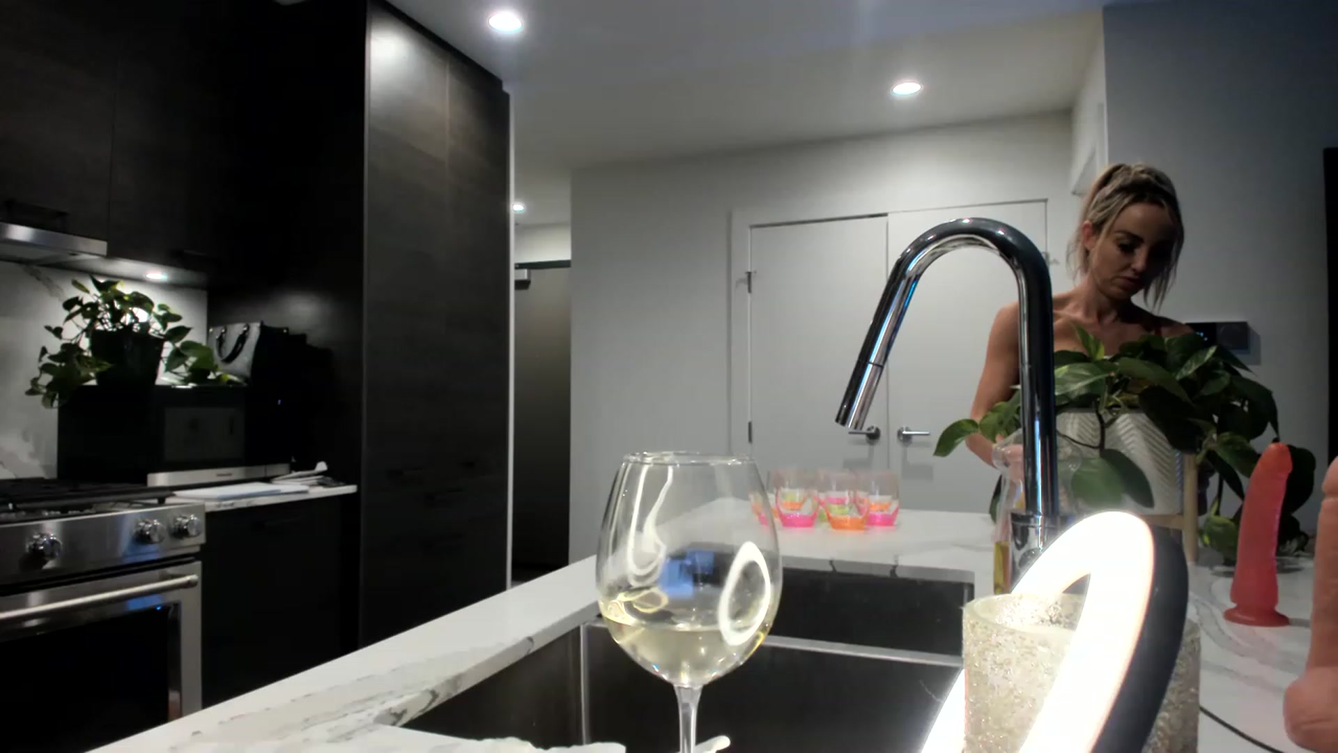 Gallery image thumbnail from KnockinBootss's myfreecams stream on, 04/23/2023, 04:14 image 13 of 20