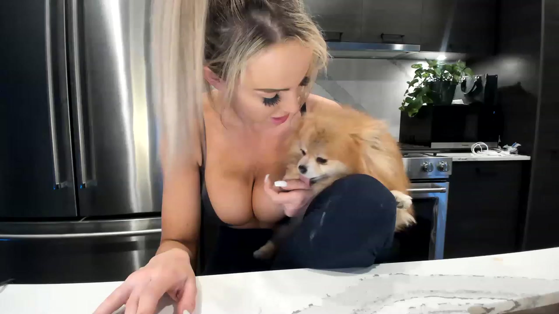 Gallery image thumbnail from KnockinBootss's myfreecams stream on, 04/27/2023, 05:01 image 2 of 20