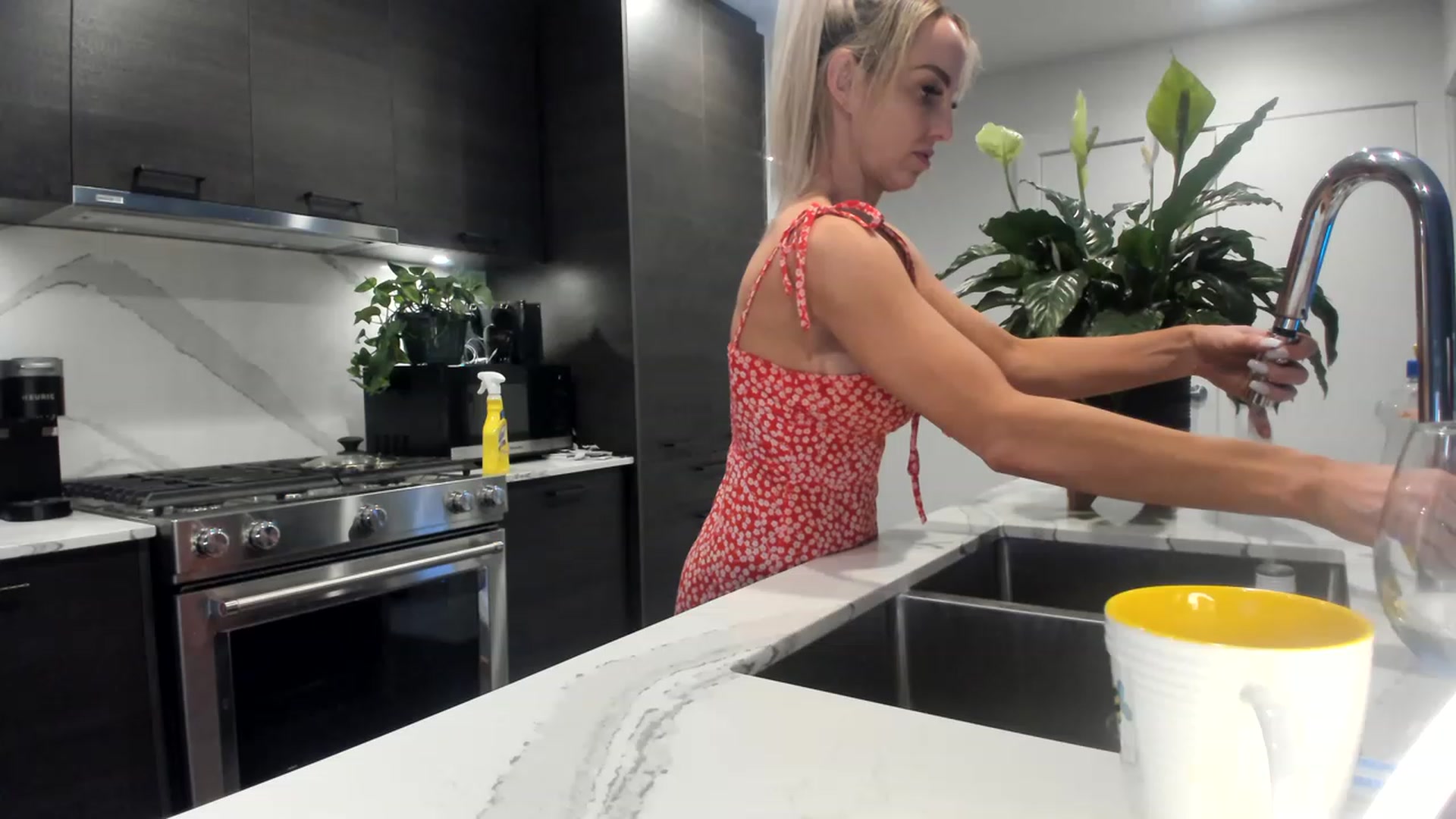 Gallery image thumbnail from KnockinBootss's myfreecams stream on, 04/29/2023, 06:52 image 13 of 20