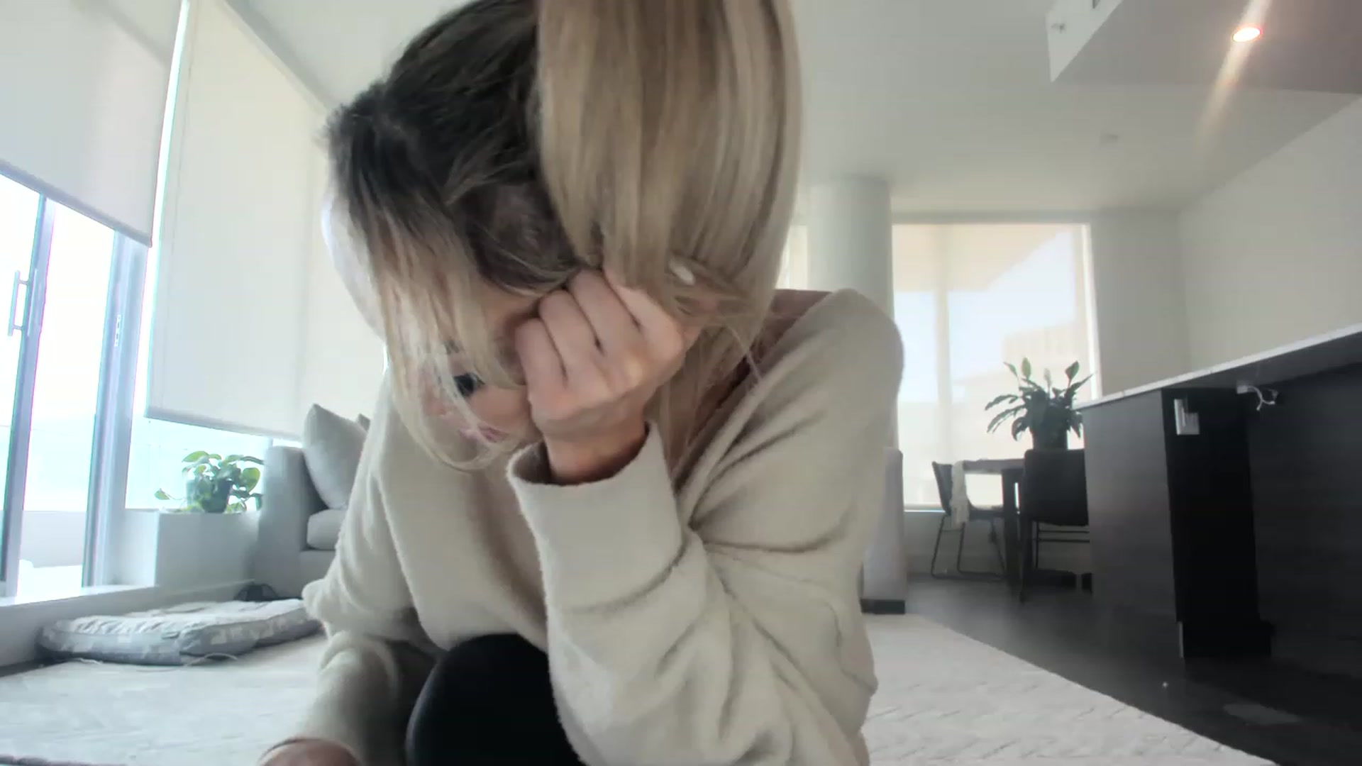 Gallery image thumbnail from KnockinBootss's myfreecams stream on, 04/30/2023, 19:08 image 1 of 20