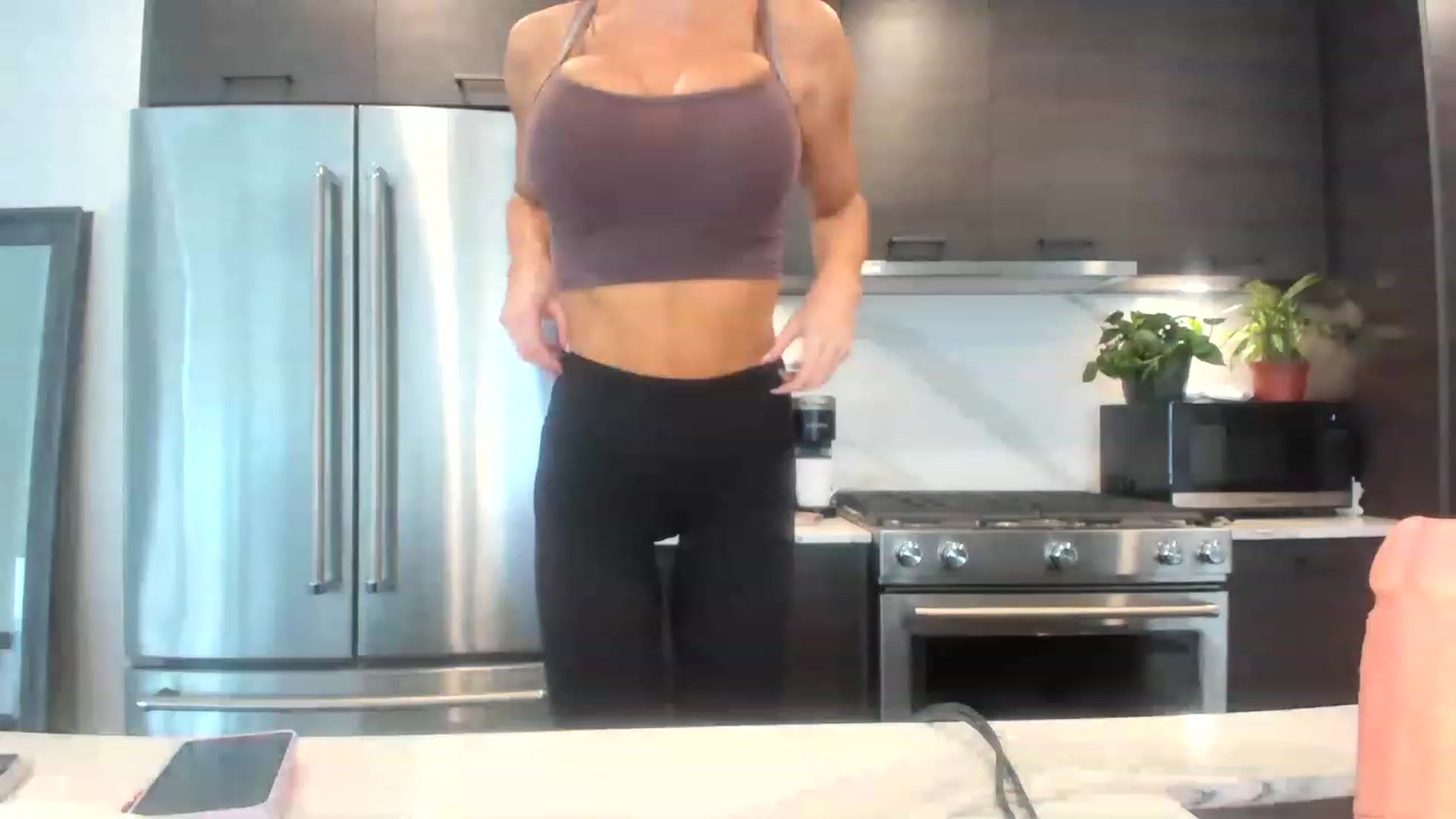 Gallery image thumbnail from KnockinBootss's myfreecams stream on, 05/05/2023, 20:40 image 1 of 20