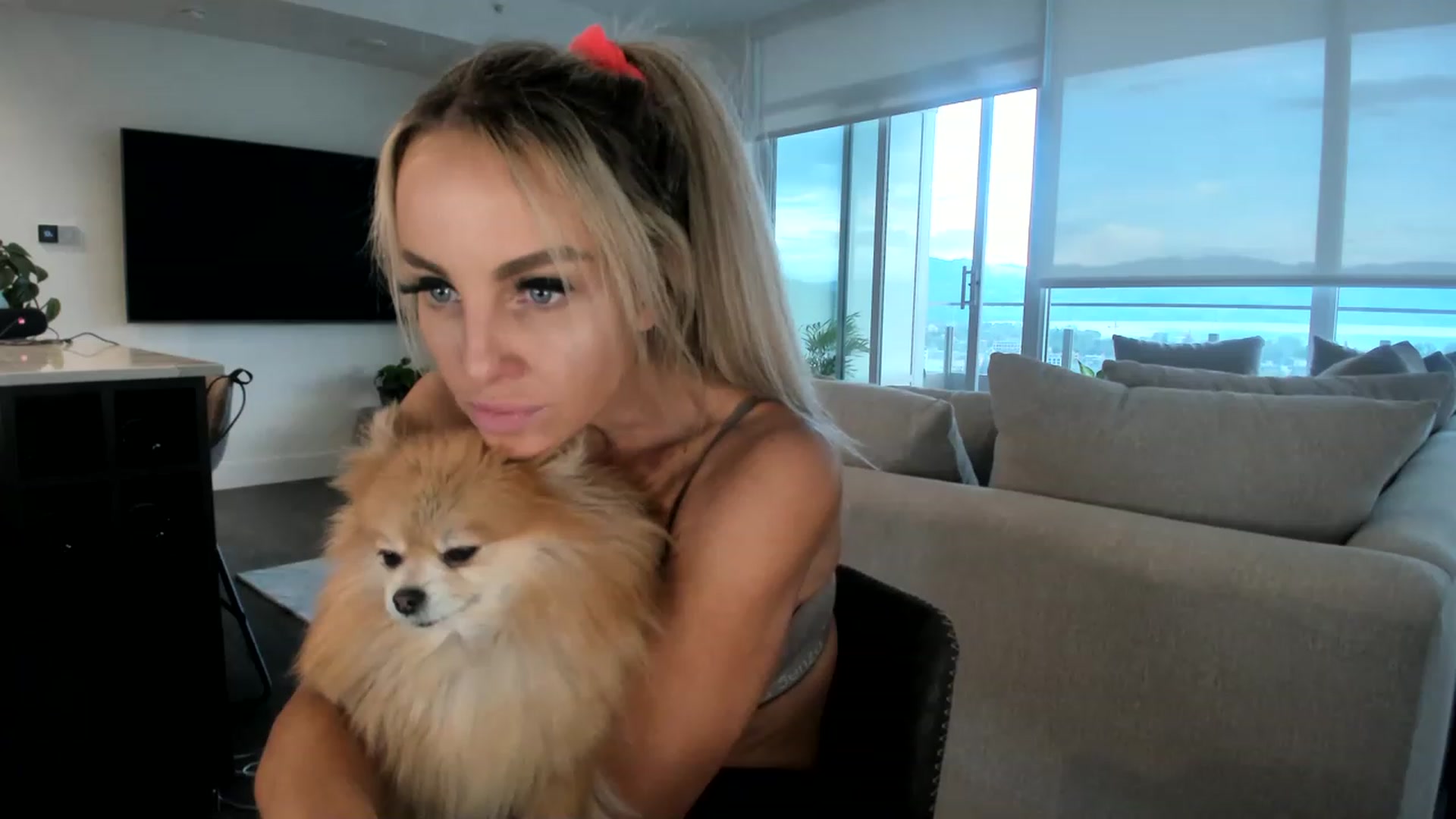 Gallery image thumbnail from KnockinBootss's myfreecams stream on, 05/09/2023, 03:20 image 10 of 20