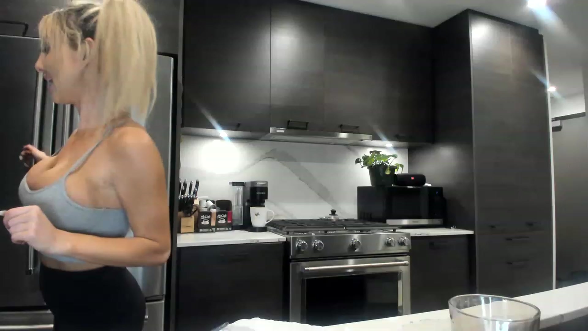 Gallery image thumbnail from KnockinBootss's myfreecams stream on, 05/11/2023, 05:00 image 20 of 20