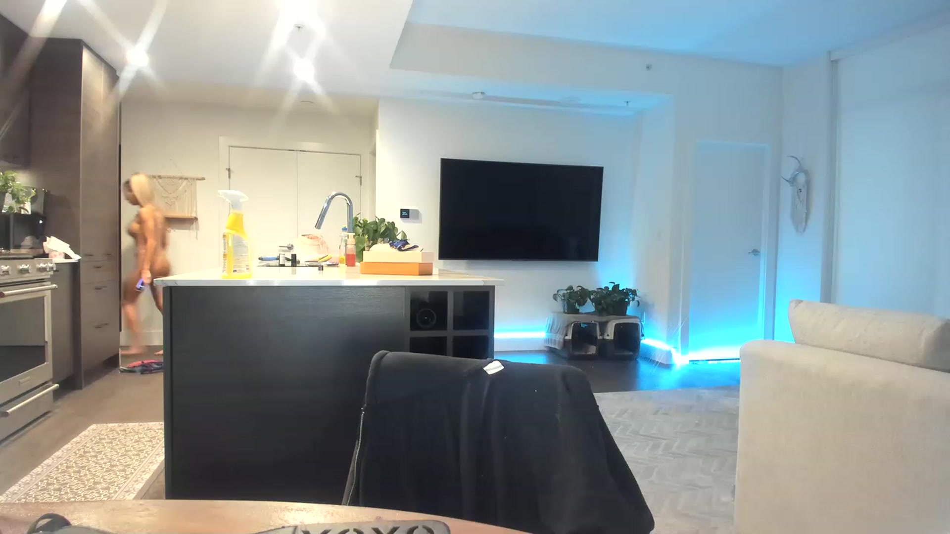 Gallery image thumbnail from KnockinBootss's myfreecams stream on, 05/19/2023, 04:35 image 8 of 20