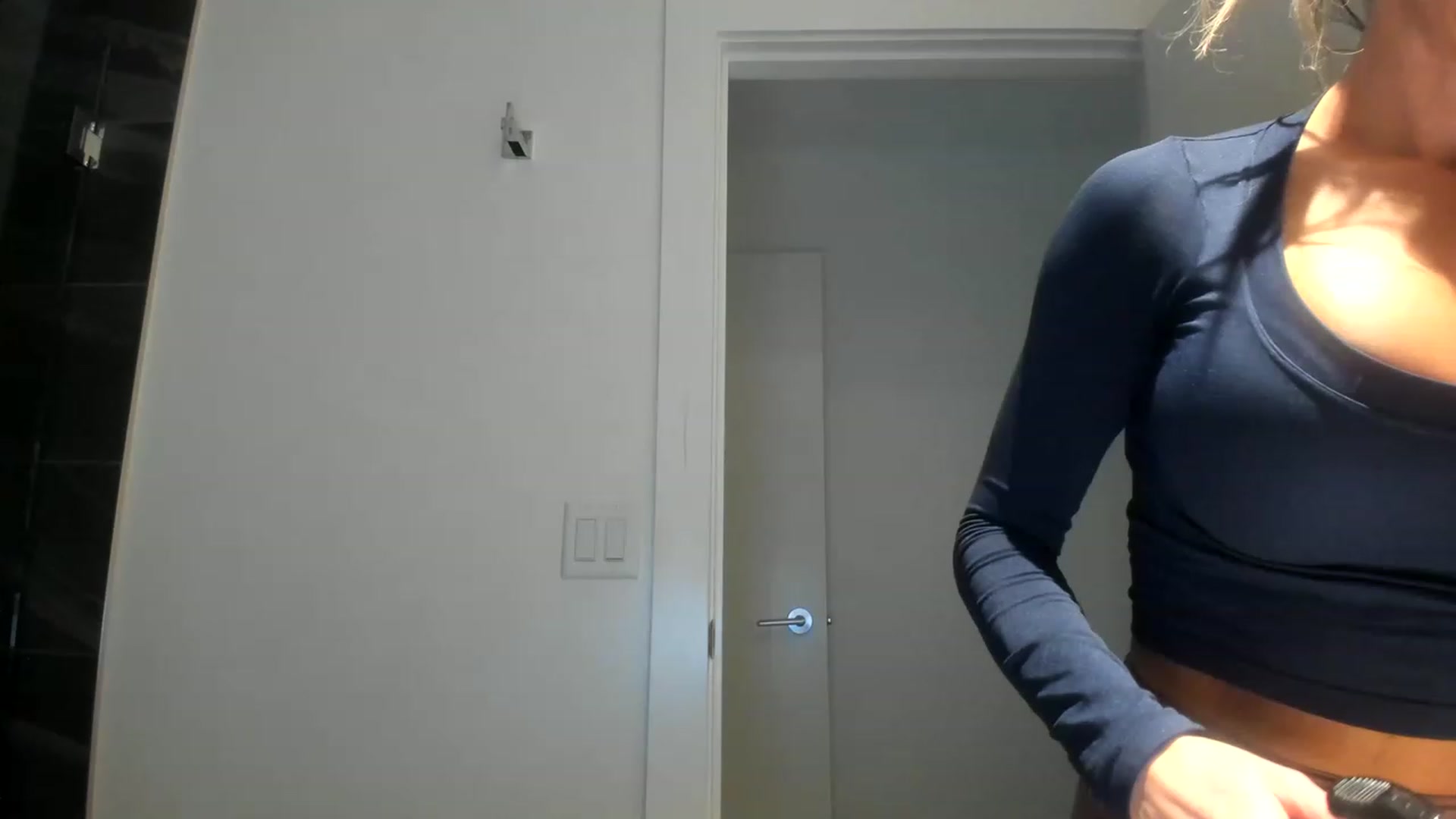 Gallery image thumbnail from KnockinBootss's myfreecams stream on, 05/22/2023, 03:36 image 6 of 20