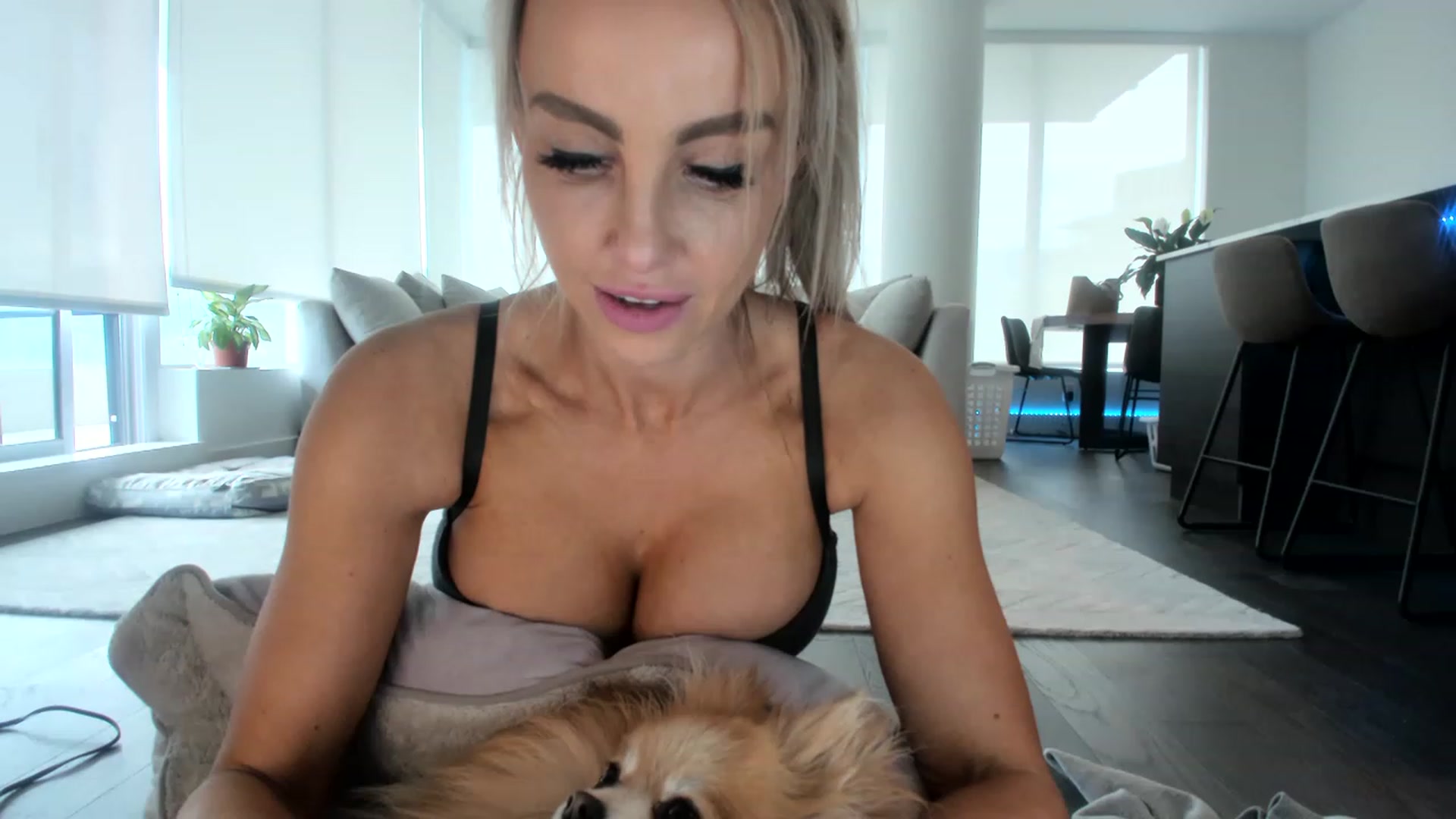 Gallery image thumbnail from KnockinBootss's myfreecams stream on, 05/25/2023, 23:16 image 18 of 20
