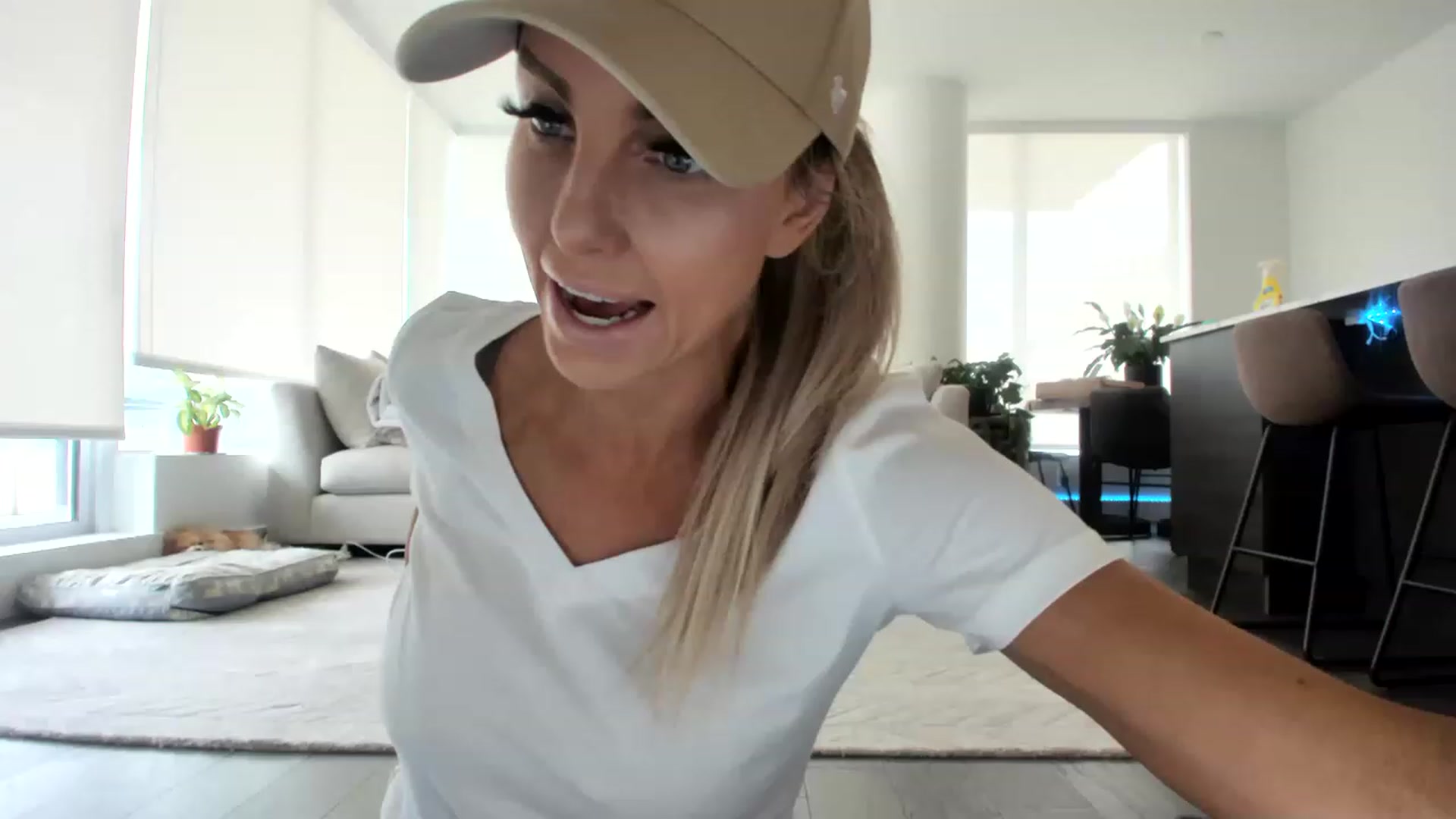 Gallery image thumbnail from KnockinBootss's myfreecams stream on, 06/11/2023, 19:50 image 6 of 20