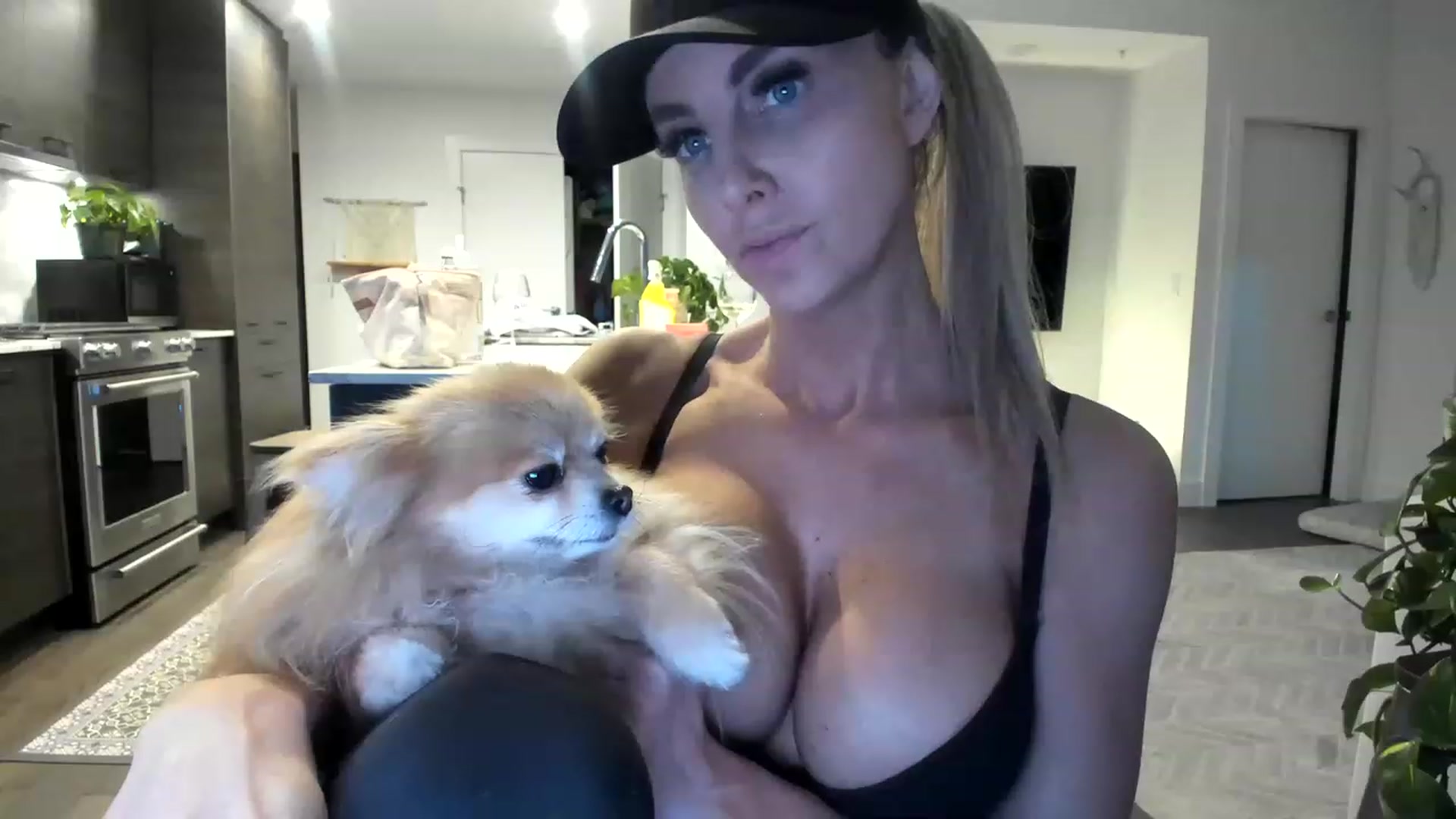 Gallery image thumbnail from KnockinBootss's myfreecams stream on, 06/14/2023, 04:49 image 18 of 20