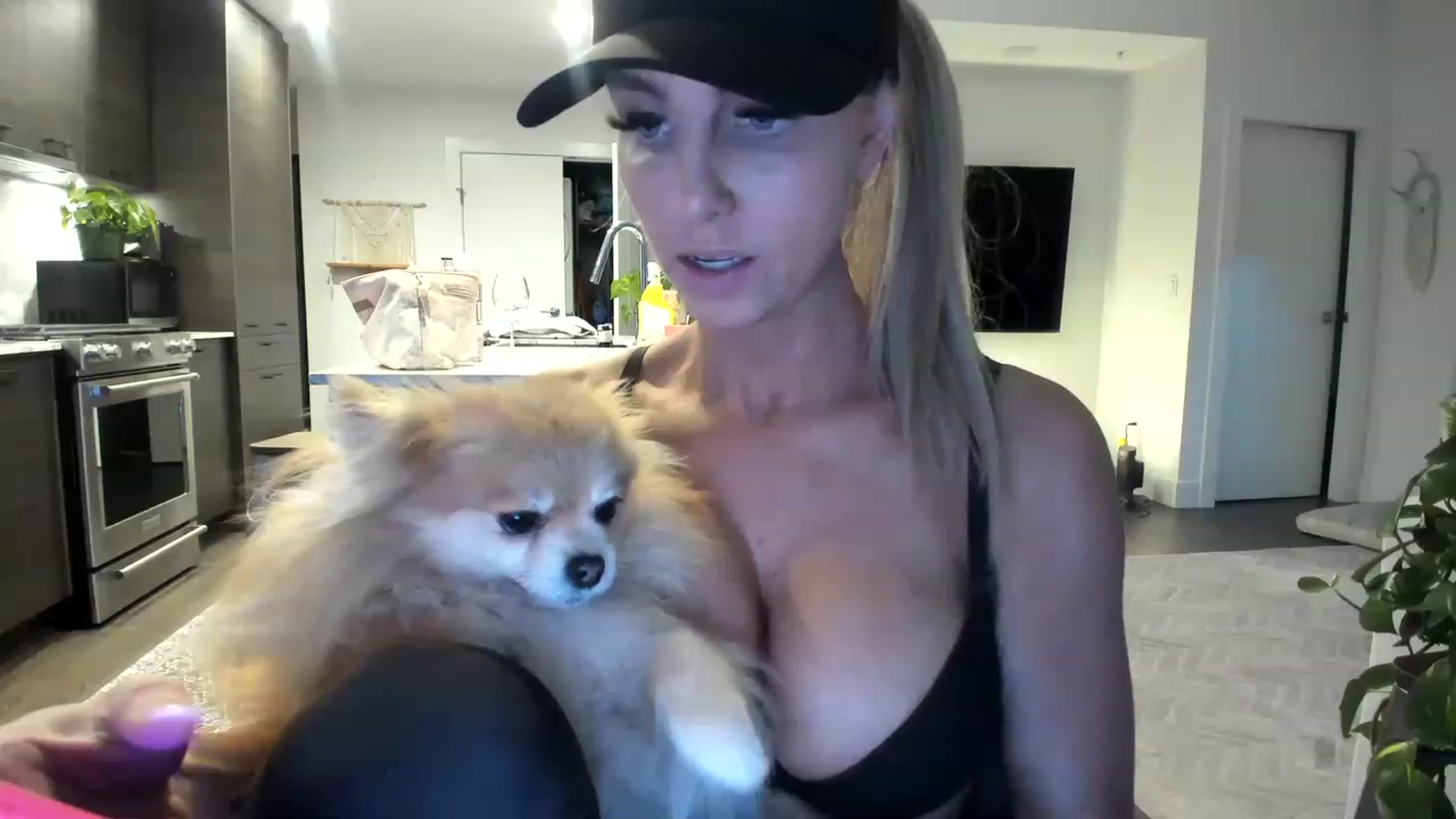 Gallery image thumbnail from KnockinBootss's myfreecams stream on, 06/14/2023, 04:49 image 17 of 20
