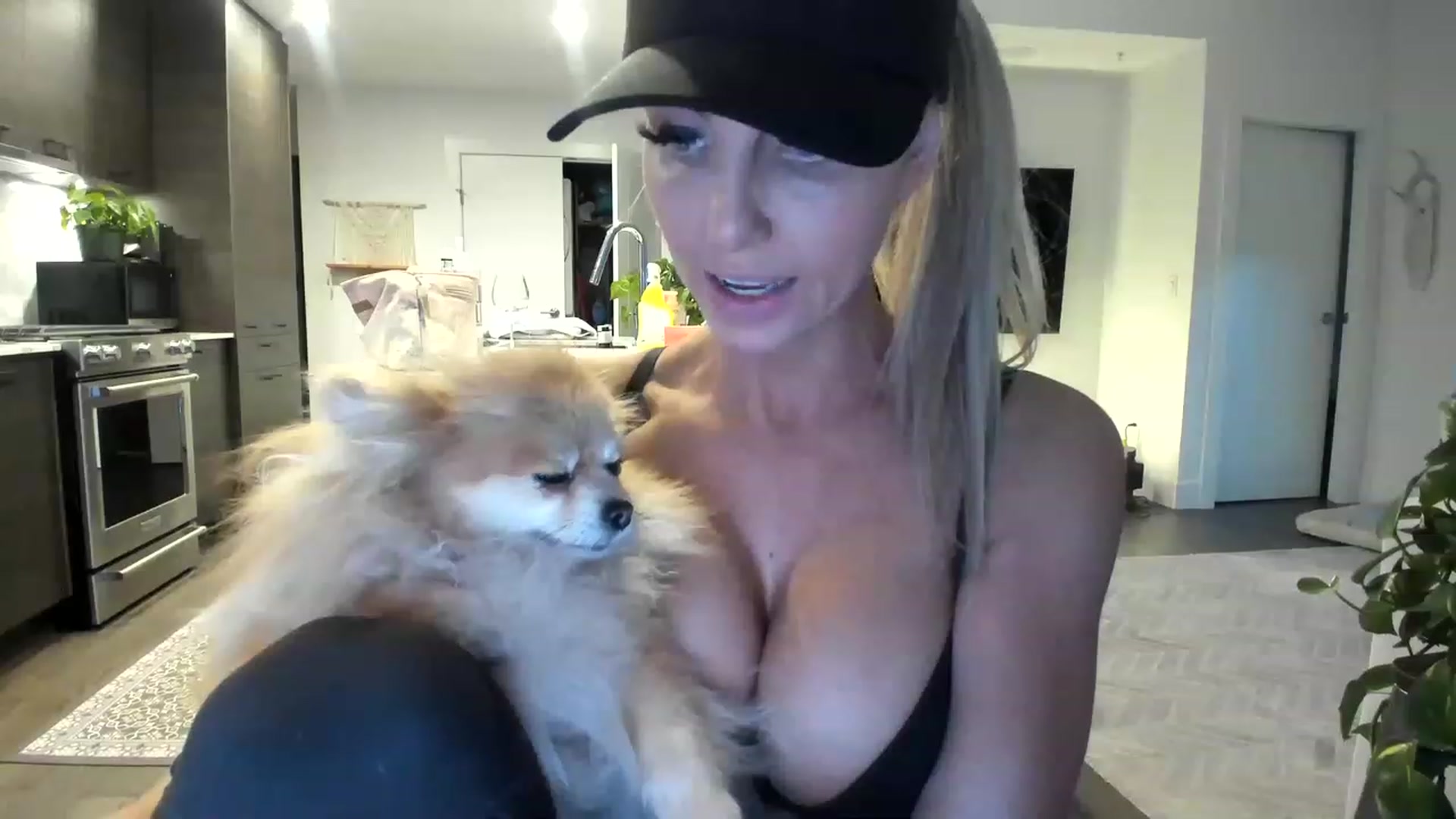 Gallery image thumbnail from KnockinBootss's myfreecams stream on, 06/14/2023, 04:49 image 16 of 20