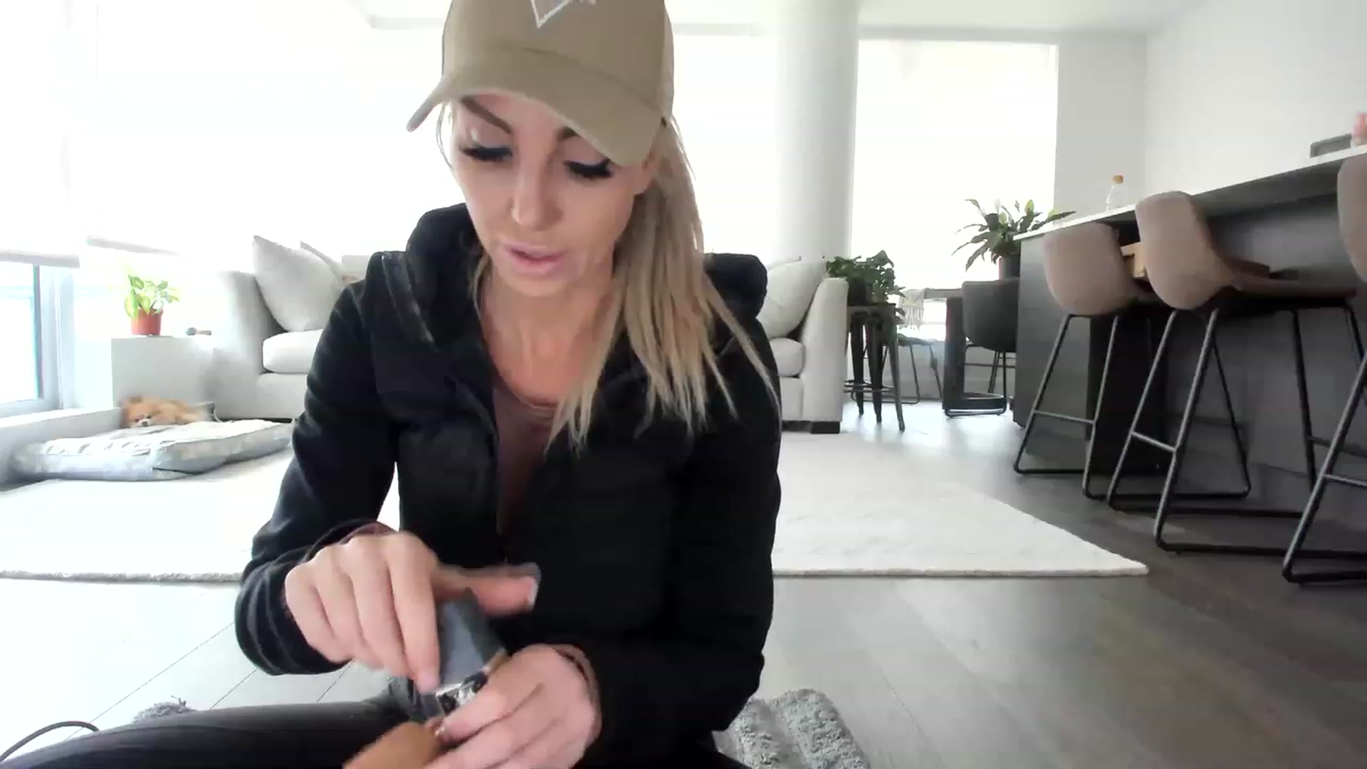 Gallery image thumbnail from KnockinBootss's myfreecams stream on, 06/16/2023, 21:50 image 4 of 20