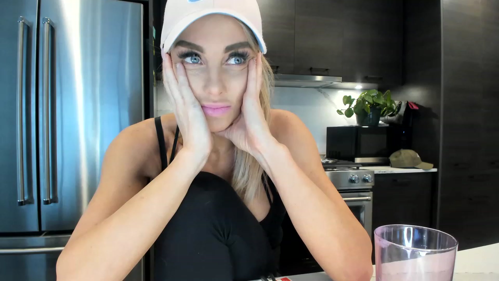 Gallery image thumbnail from KnockinBootss's myfreecams stream on, 06/20/2023, 03:12 image 20 of 20