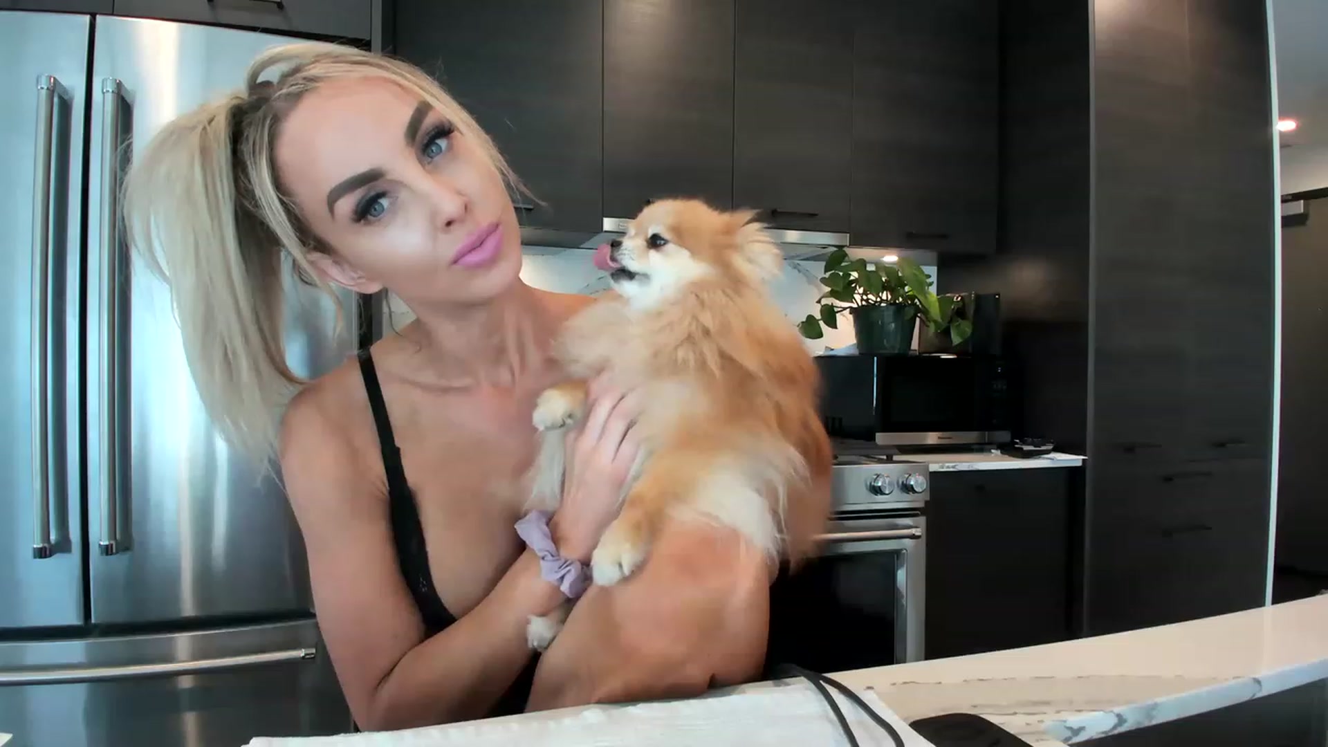Gallery image thumbnail from KnockinBootss's myfreecams stream on, 06/25/2023, 23:04 image 6 of 20
