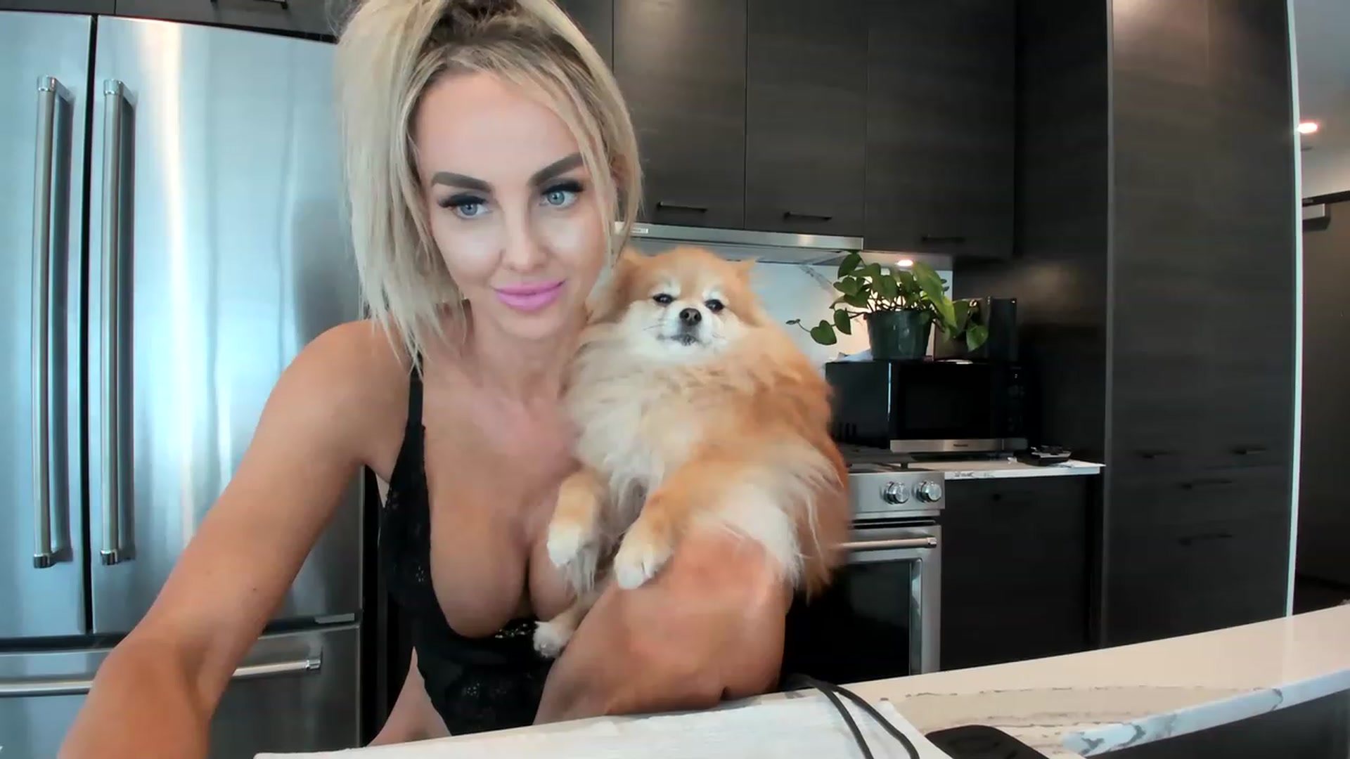 Gallery image thumbnail from KnockinBootss's myfreecams stream on, 06/25/2023, 23:04 image 7 of 20