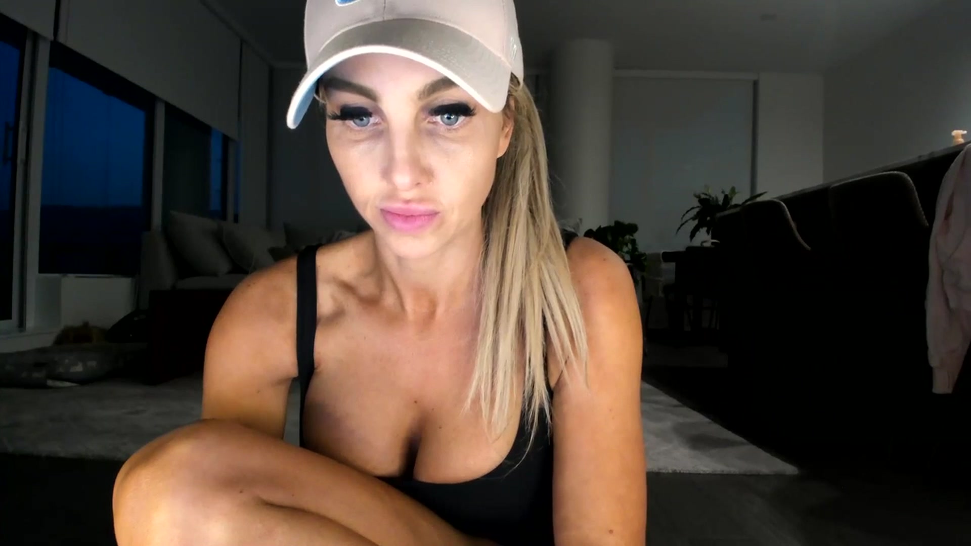 Gallery image thumbnail from KnockinBootss's myfreecams stream on, 07/04/2023, 05:32 image 10 of 20