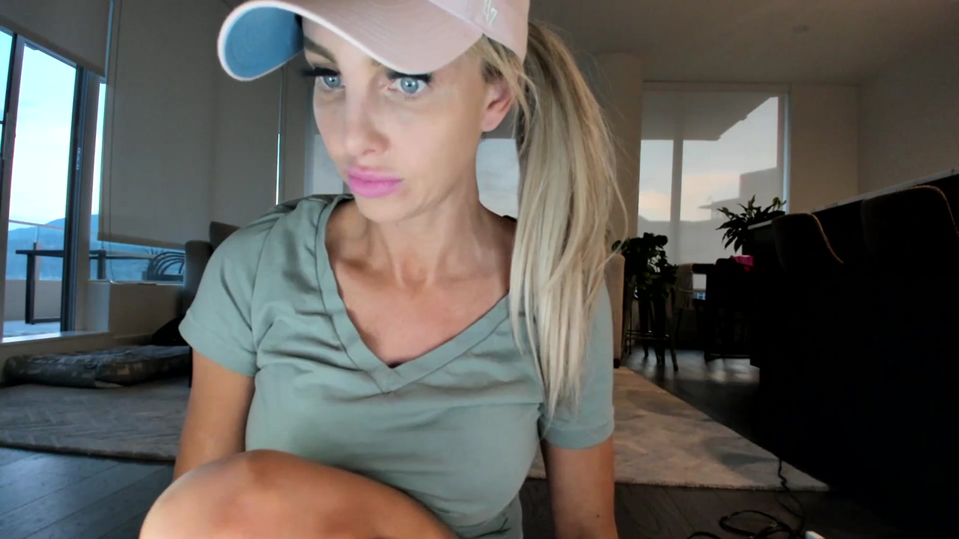 Gallery image thumbnail from KnockinBootss's myfreecams stream on, 07/05/2023, 04:39 image 10 of 20