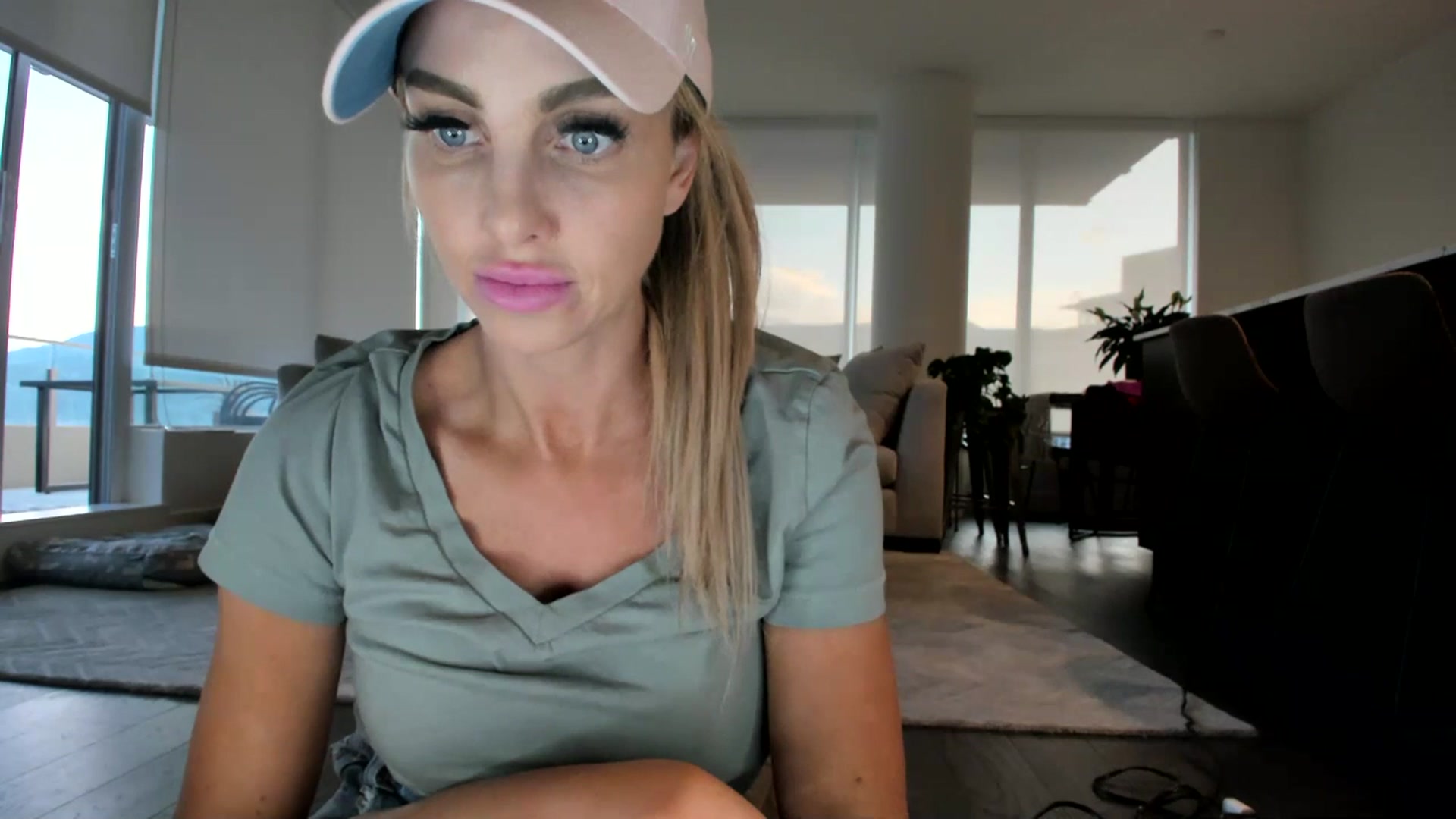 Gallery image thumbnail from KnockinBootss's myfreecams stream on, 07/05/2023, 04:39 image 4 of 20