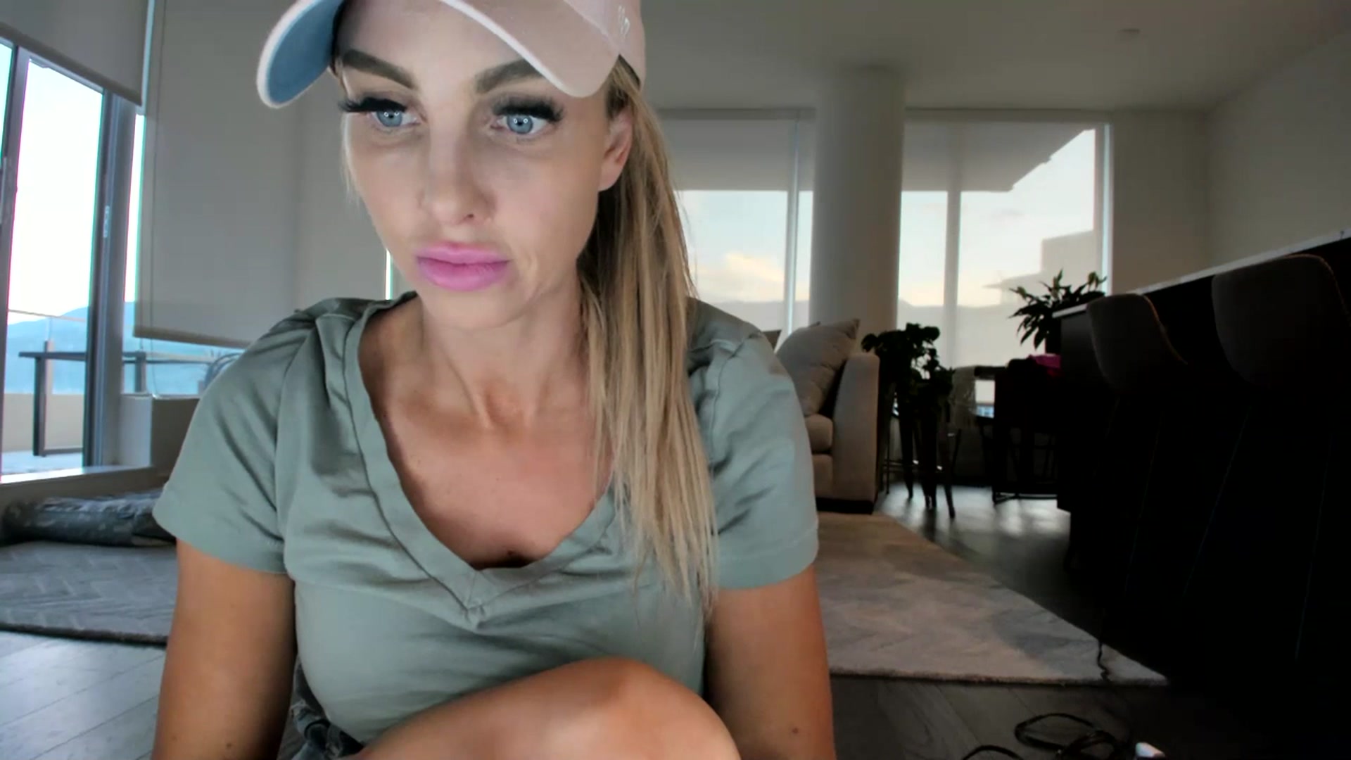 Gallery image thumbnail from KnockinBootss's myfreecams stream on, 07/05/2023, 04:39 image 3 of 20