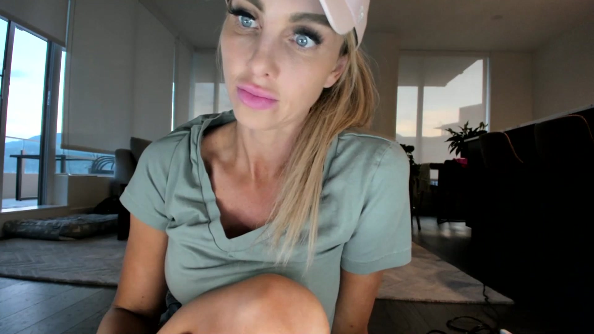 Gallery image thumbnail from KnockinBootss's myfreecams stream on, 07/05/2023, 04:39 image 8 of 20