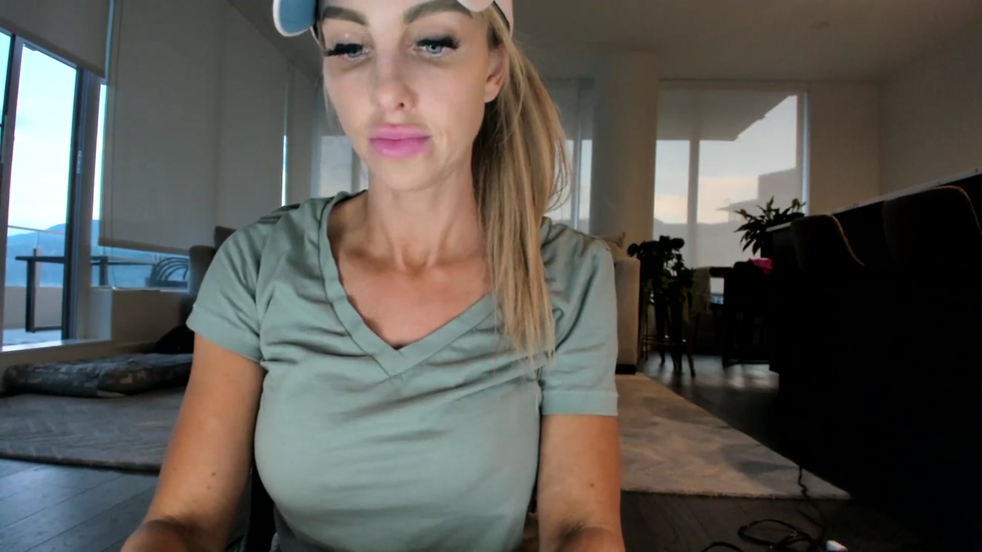 Gallery image thumbnail from KnockinBootss's myfreecams stream on, 07/05/2023, 04:39 image 9 of 20