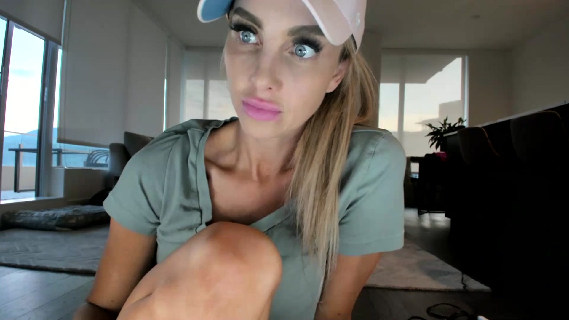 Gallery image thumbnail from KnockinBootss's myfreecams stream on, 07/05/2023, 04:39 image 5 of 20