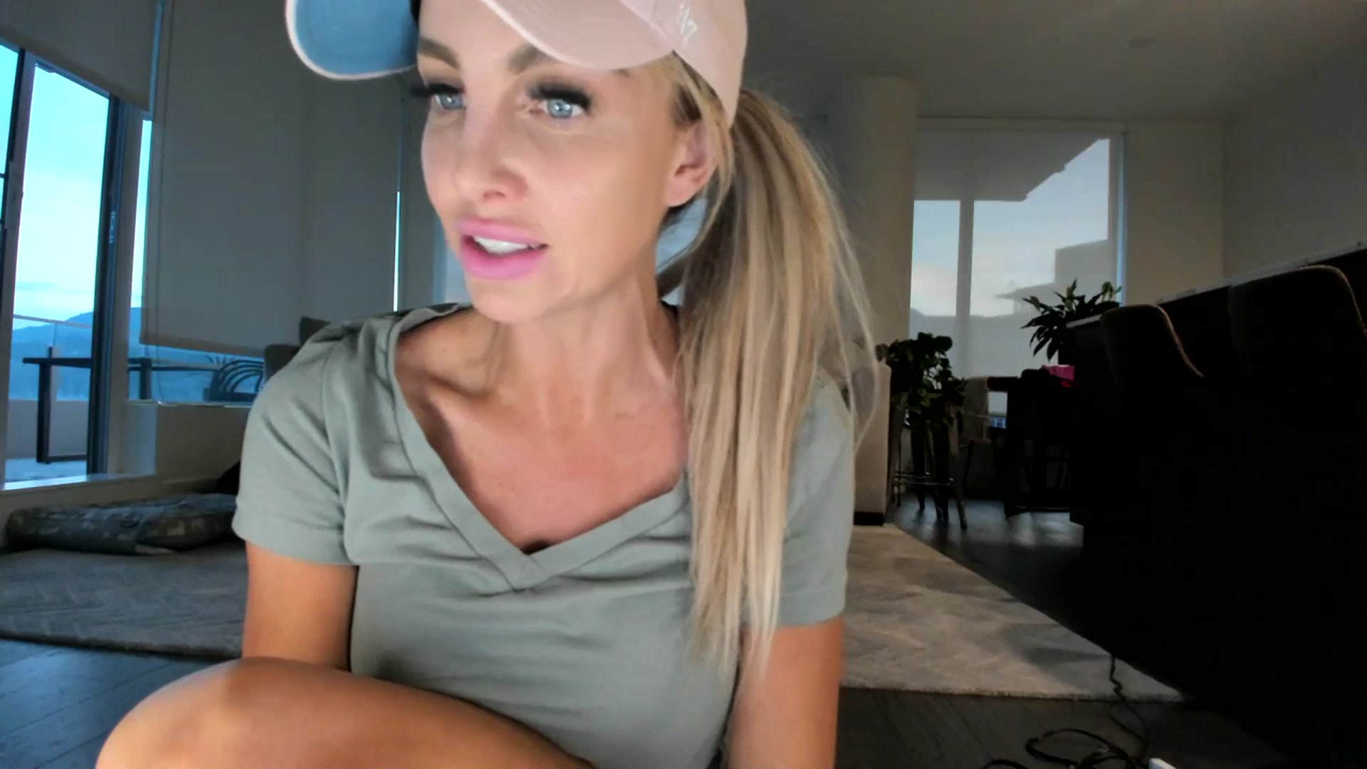 Gallery image thumbnail from KnockinBootss's myfreecams stream on, 07/05/2023, 04:39 image 12 of 20