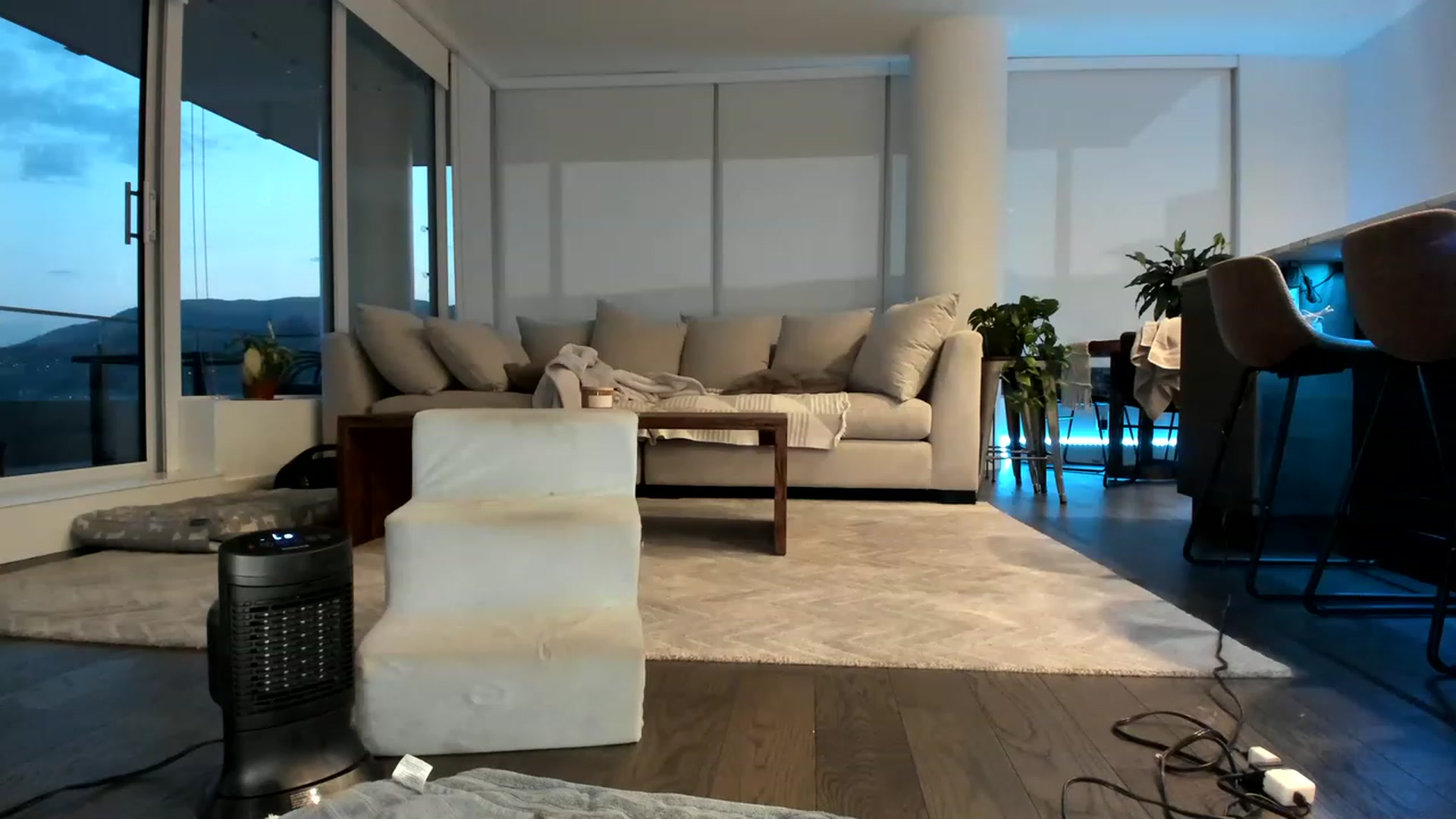 Gallery image thumbnail from KnockinBootss's myfreecams stream on, 07/06/2023, 04:59 image 15 of 20