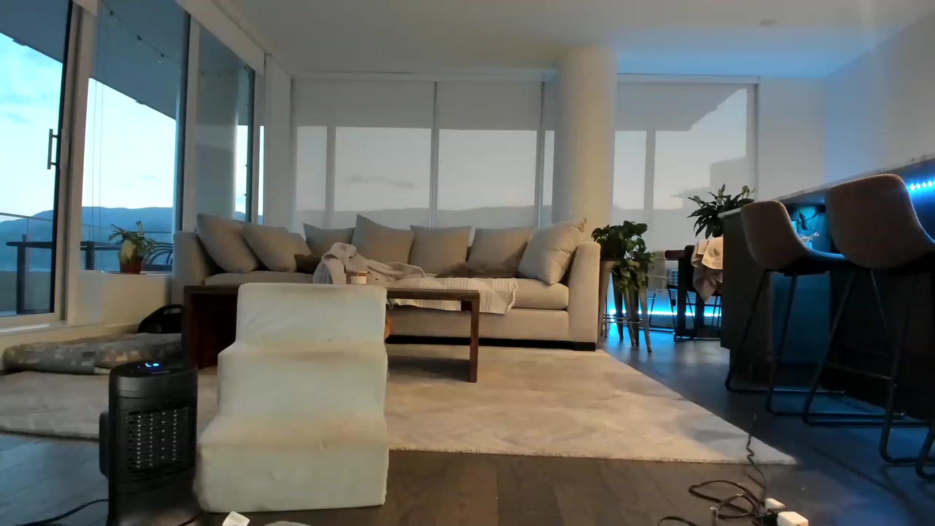 Gallery image thumbnail from KnockinBootss's myfreecams stream on, 07/06/2023, 04:59 image 12 of 20
