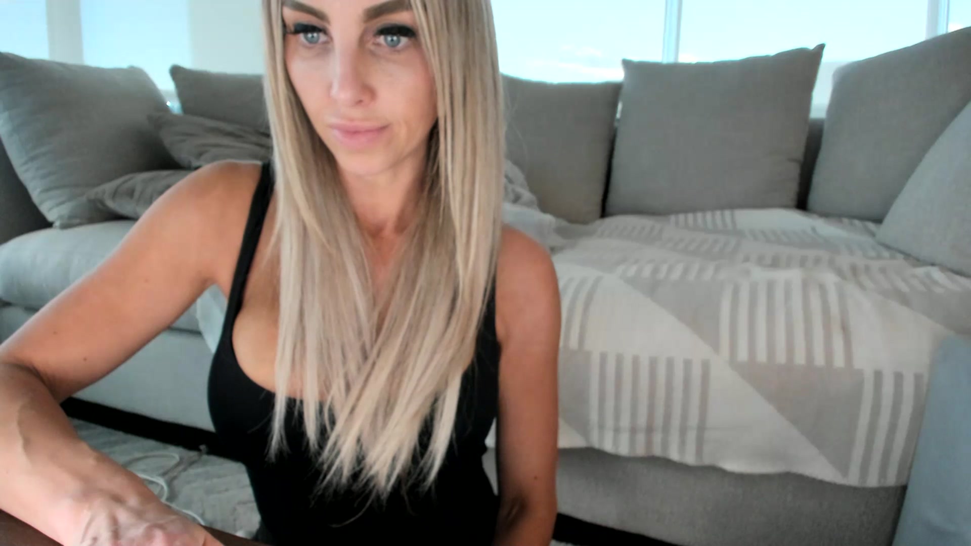 Gallery image thumbnail from KnockinBootss's myfreecams stream on, 07/18/2023, 03:44 image 9 of 20