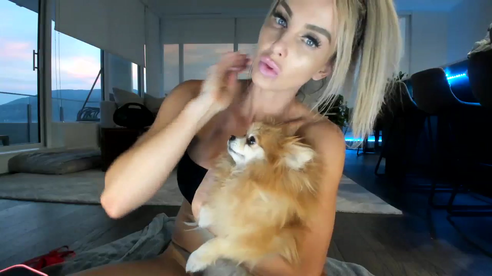 Gallery image thumbnail from KnockinBootss's myfreecams stream on, 08/16/2023, 03:34 image 17 of 20