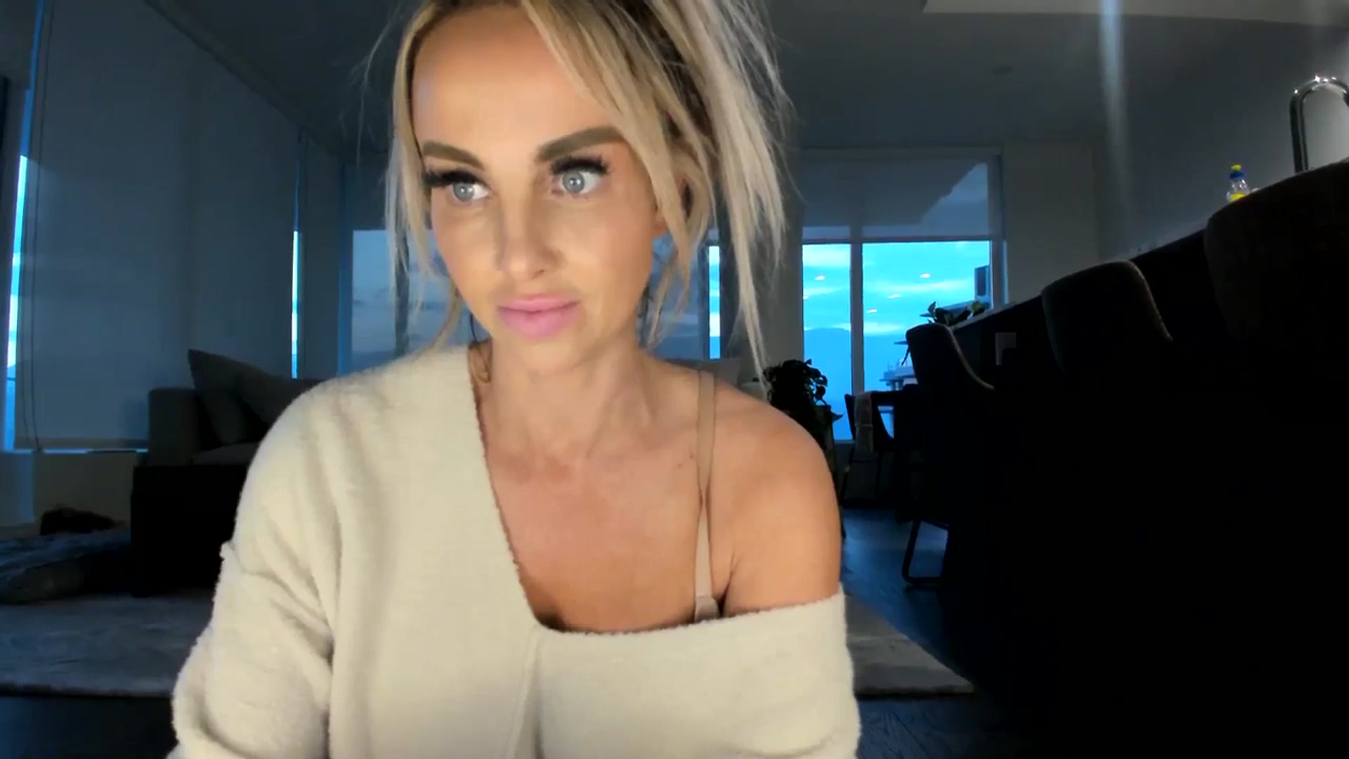 Gallery image thumbnail from KnockinBootss's myfreecams stream on, 08/24/2023, 03:42 image 12 of 20