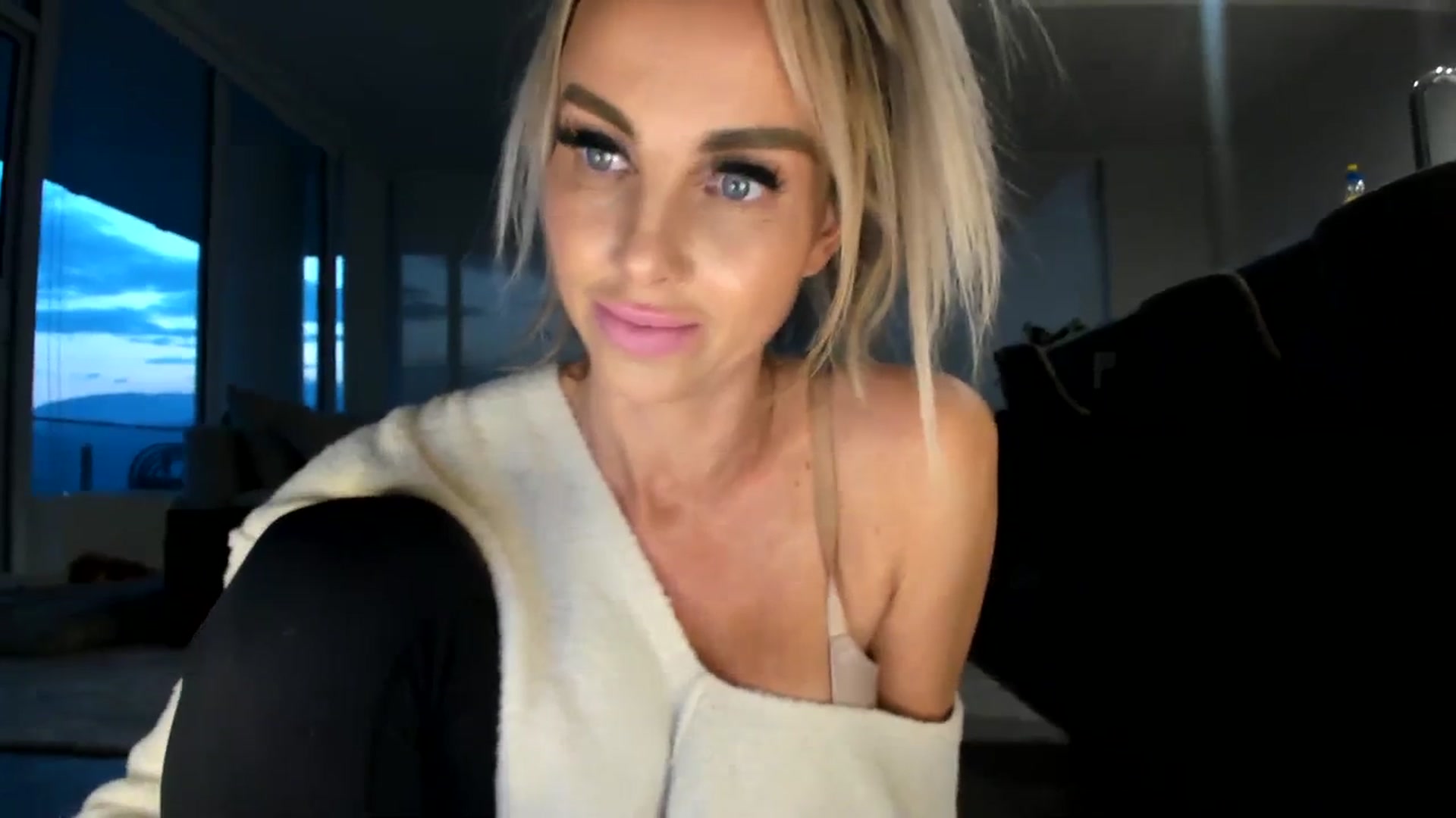 Gallery image thumbnail from KnockinBootss's myfreecams stream on, 08/24/2023, 03:42 image 14 of 20