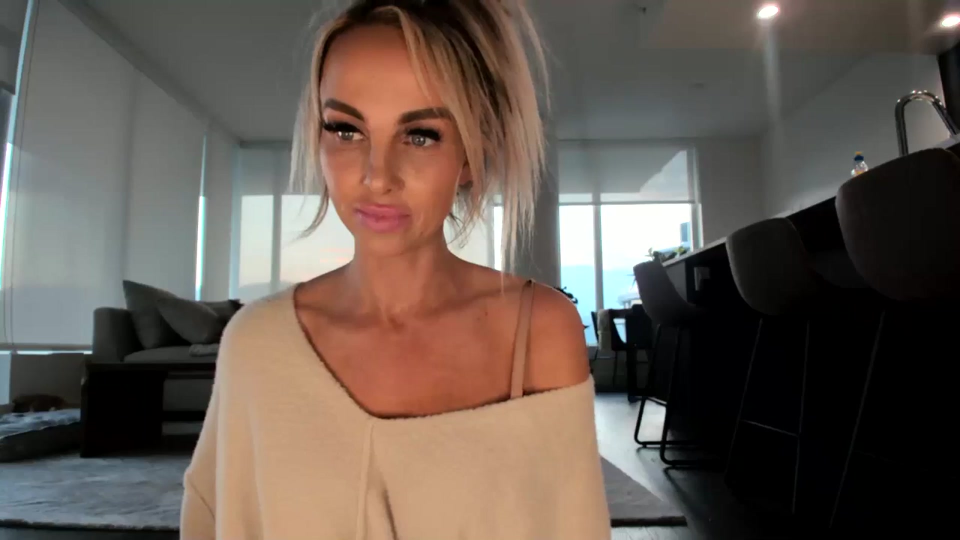 Gallery image thumbnail from KnockinBootss's myfreecams stream on, 08/24/2023, 03:42 image 5 of 20