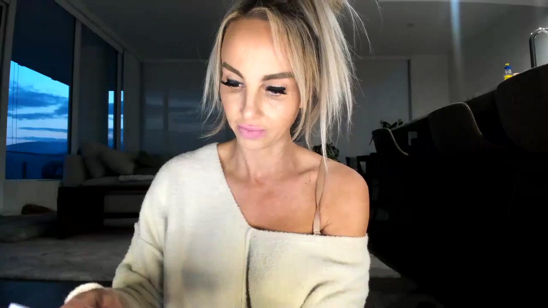 Gallery image thumbnail from KnockinBootss's myfreecams stream on, 08/24/2023, 03:42 image 16 of 20