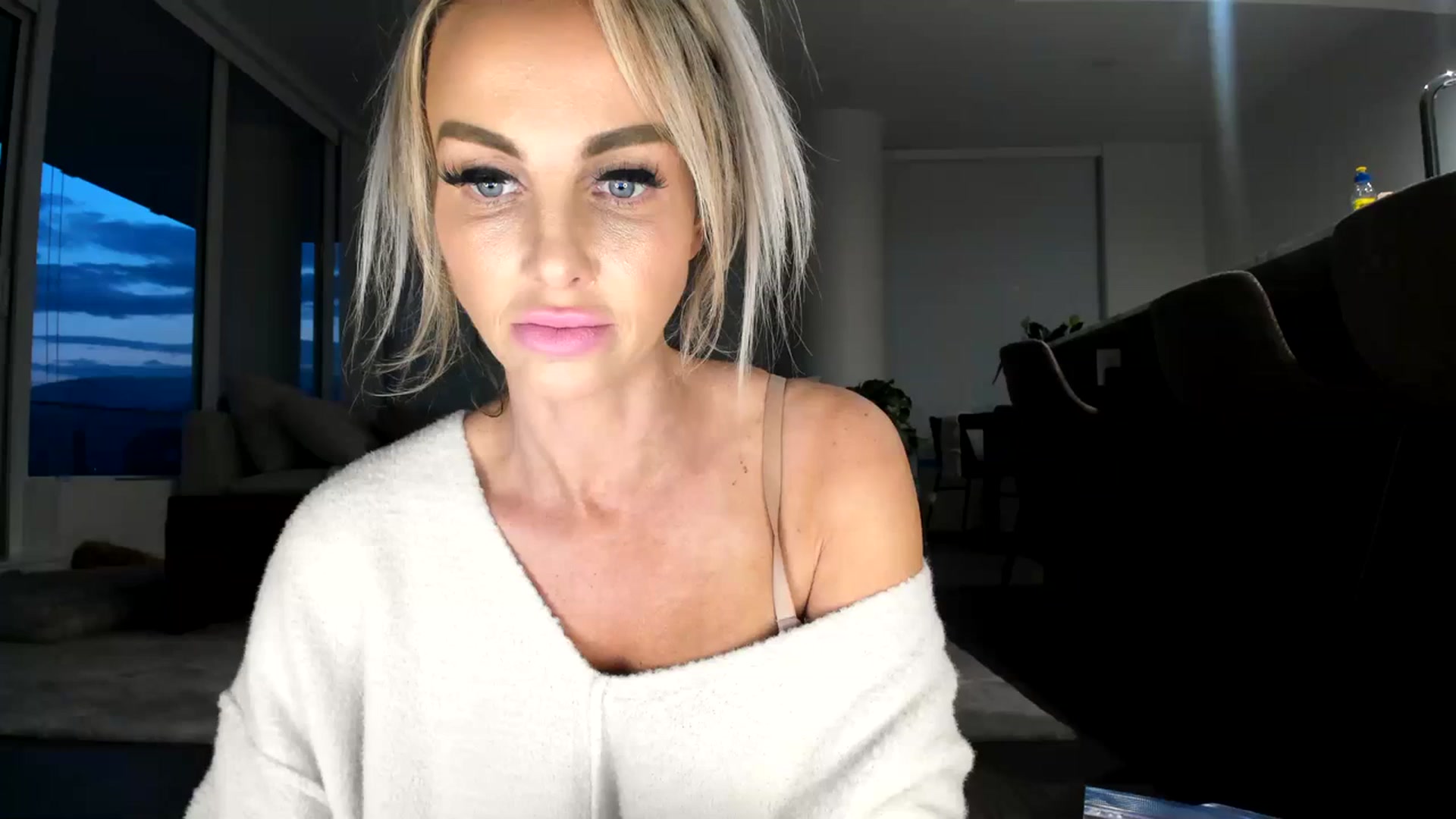 Gallery image thumbnail from KnockinBootss's myfreecams stream on, 08/24/2023, 03:42 image 17 of 20