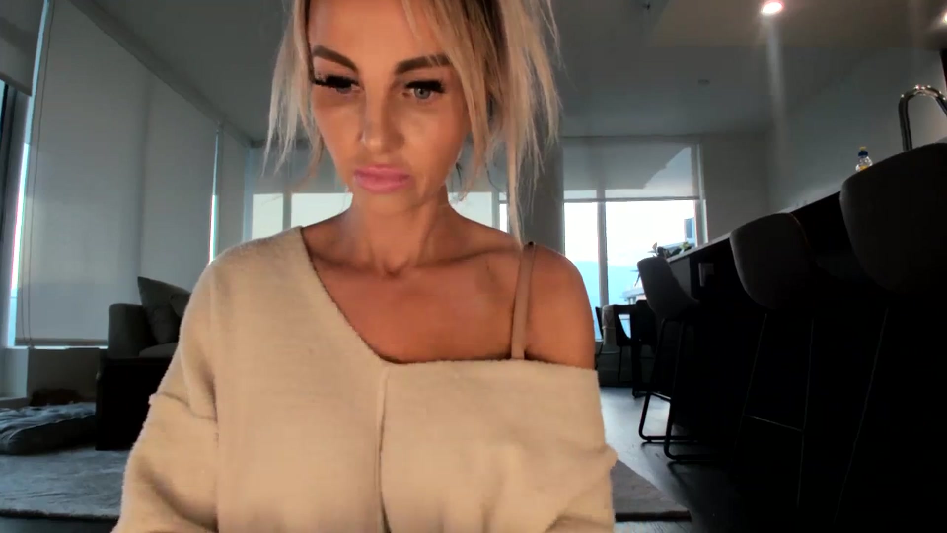 Gallery image thumbnail from KnockinBootss's myfreecams stream on, 08/24/2023, 03:42 image 6 of 20