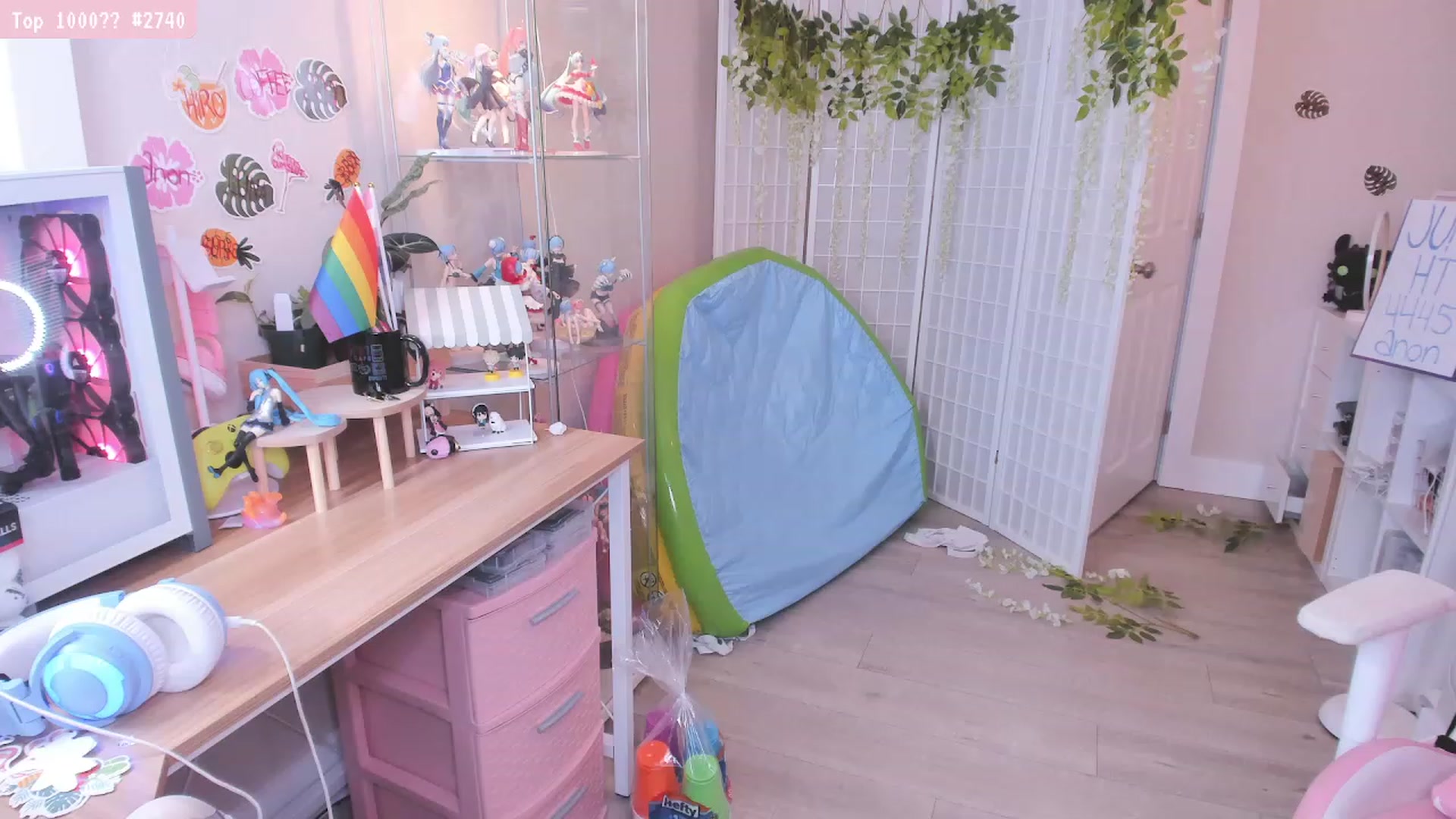 Gallery image thumbnail from KomoBear's myfreecams stream on, 06/18/2023, 03:35 image 9 of 20