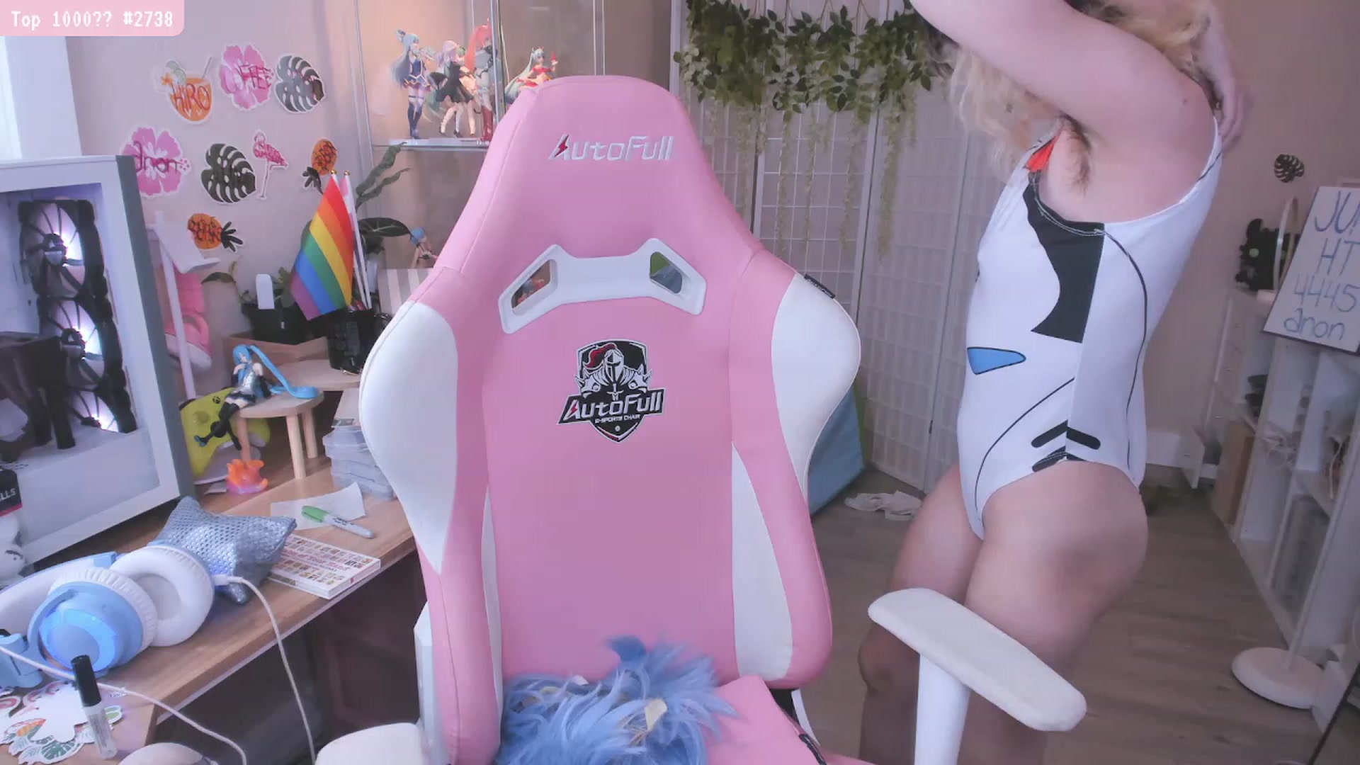 Gallery image thumbnail from KomoBear's myfreecams stream on, 06/18/2023, 03:35 image 6 of 20