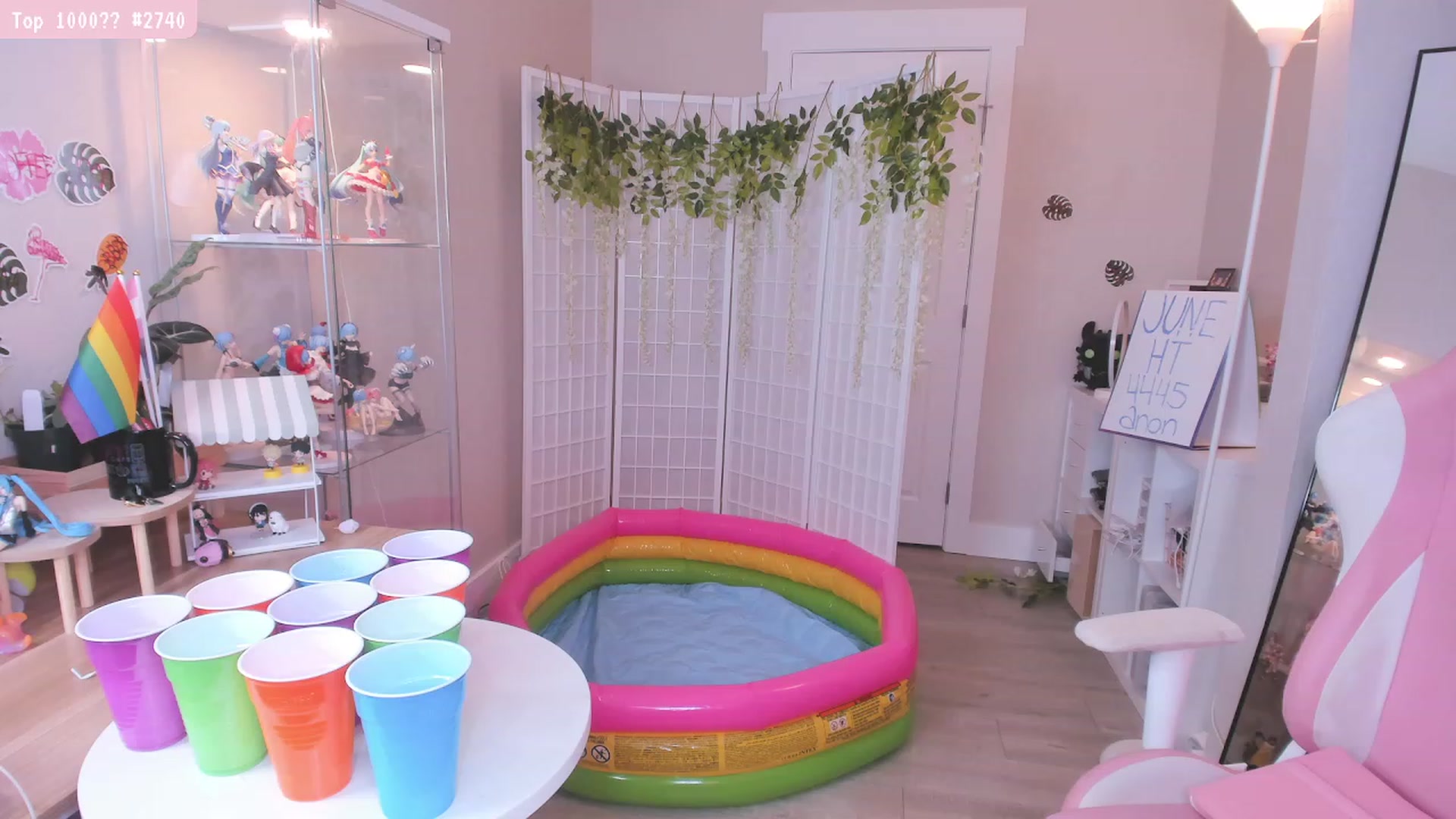 Gallery image thumbnail from KomoBear's myfreecams stream on, 06/18/2023, 03:35 image 10 of 20