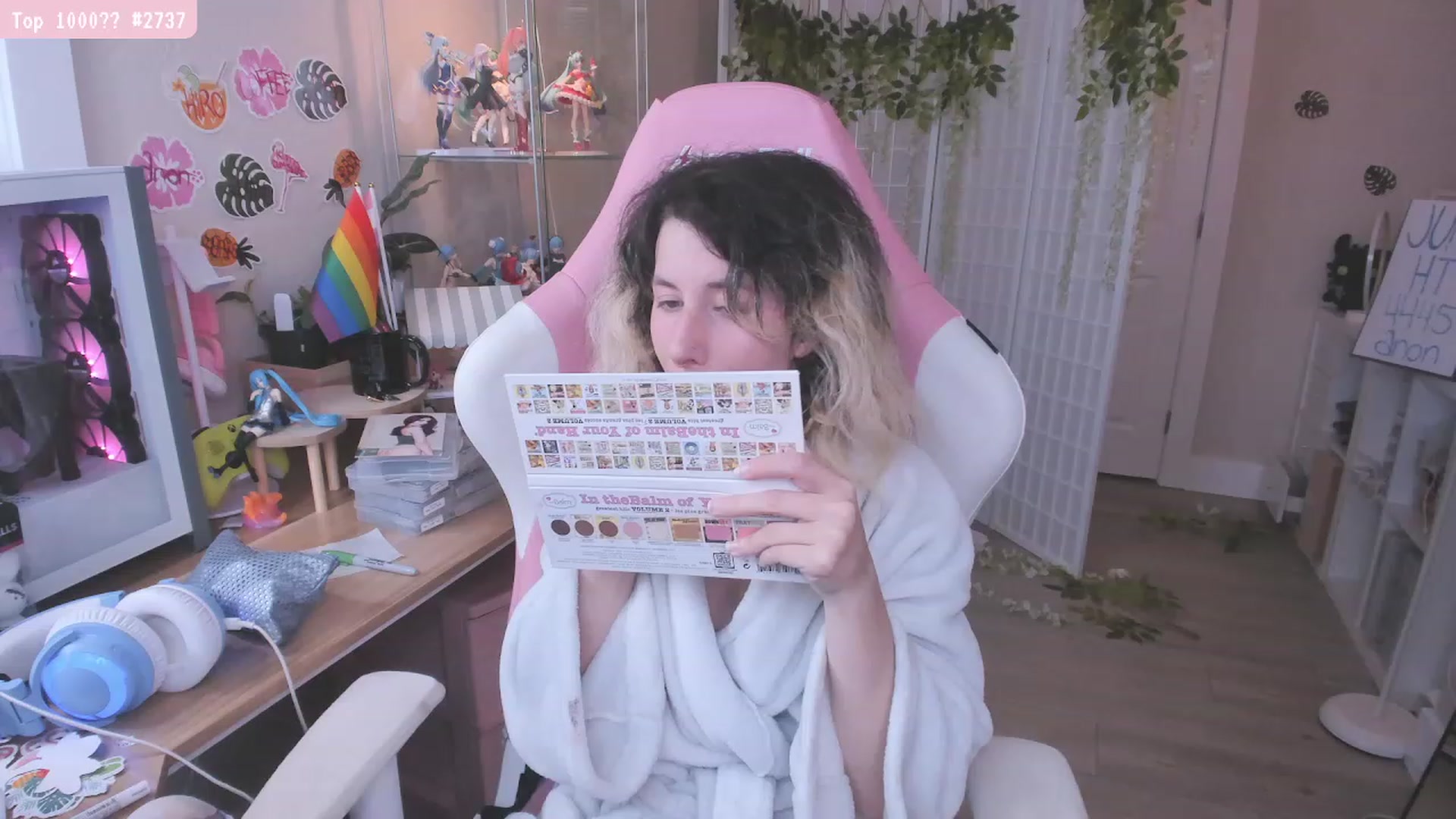 Gallery image thumbnail from KomoBear's myfreecams stream on, 06/18/2023, 03:35 image 3 of 20