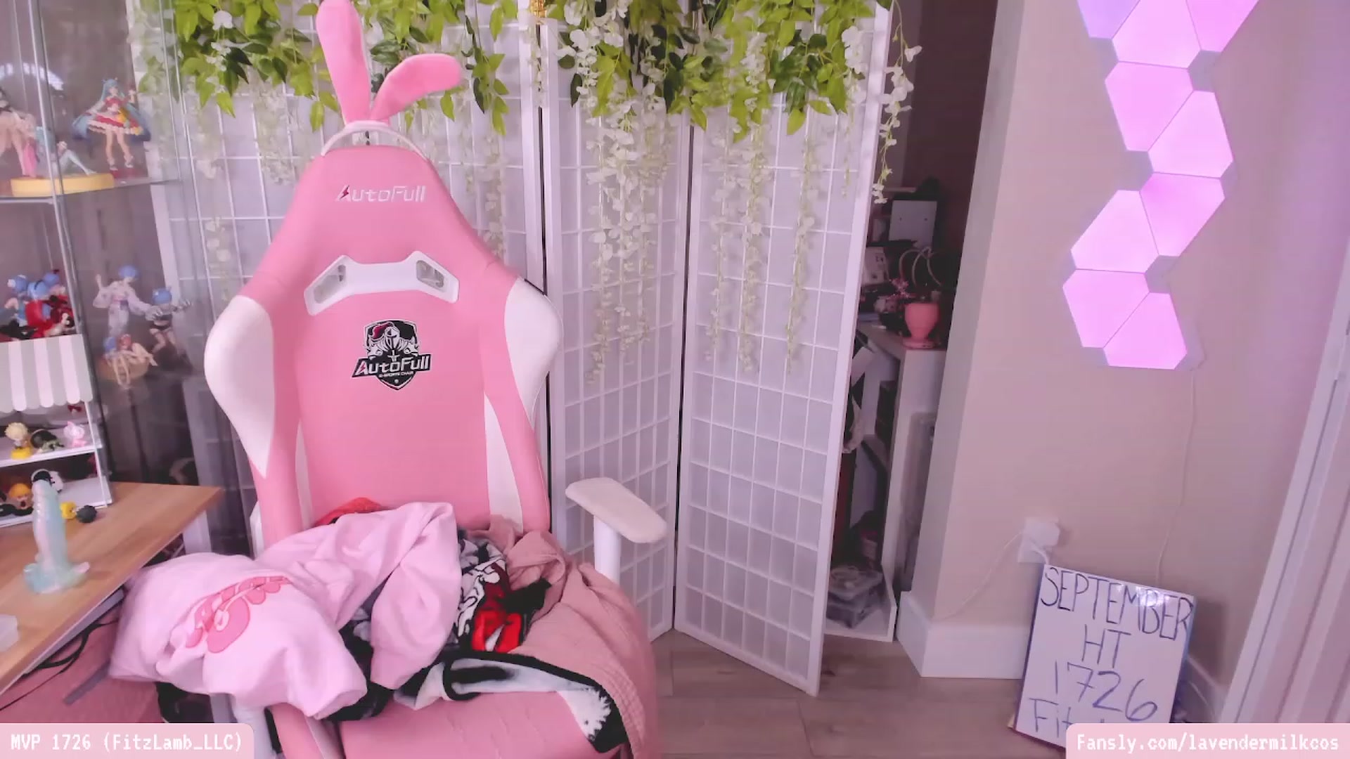 Gallery image thumbnail from KomoBear's myfreecams stream on, 09/30/2023, 07:28 image 6 of 20