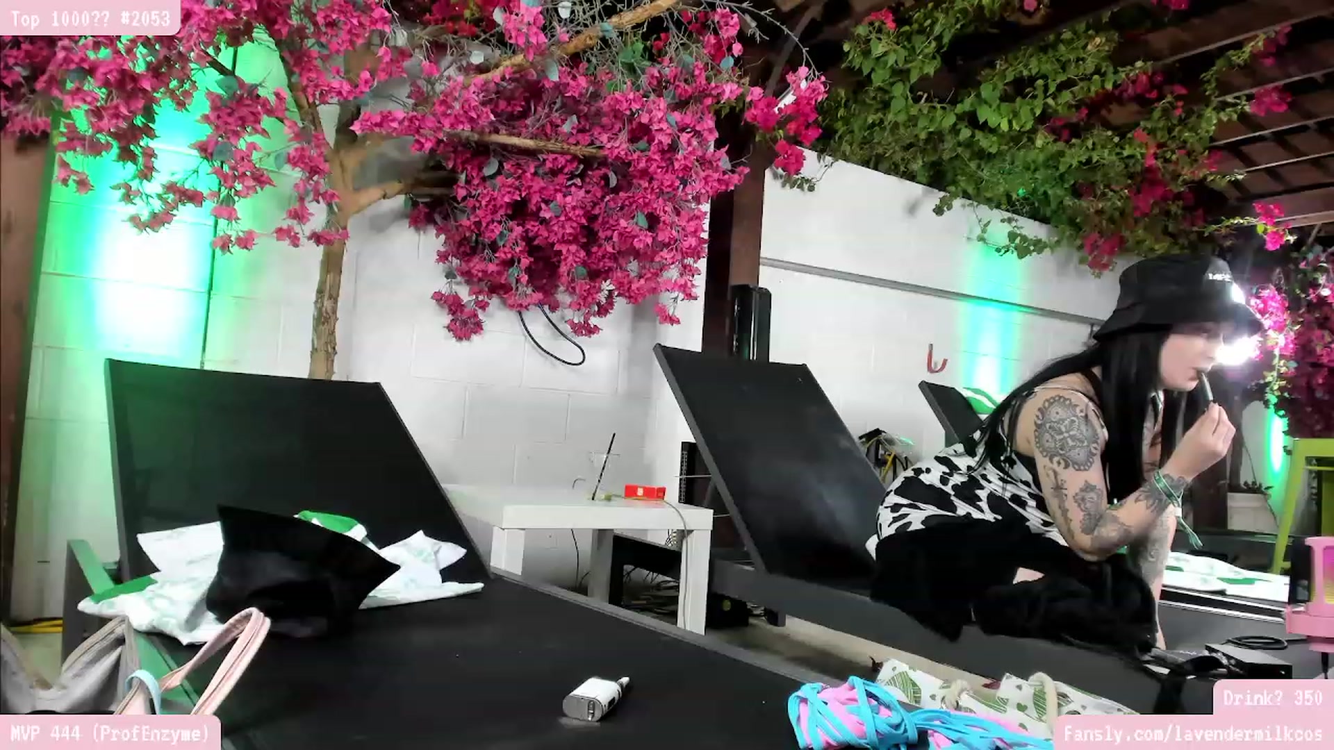 Gallery image thumbnail from KomoBear's myfreecams stream on, 10/10/2023, 06:55 image 9 of 20