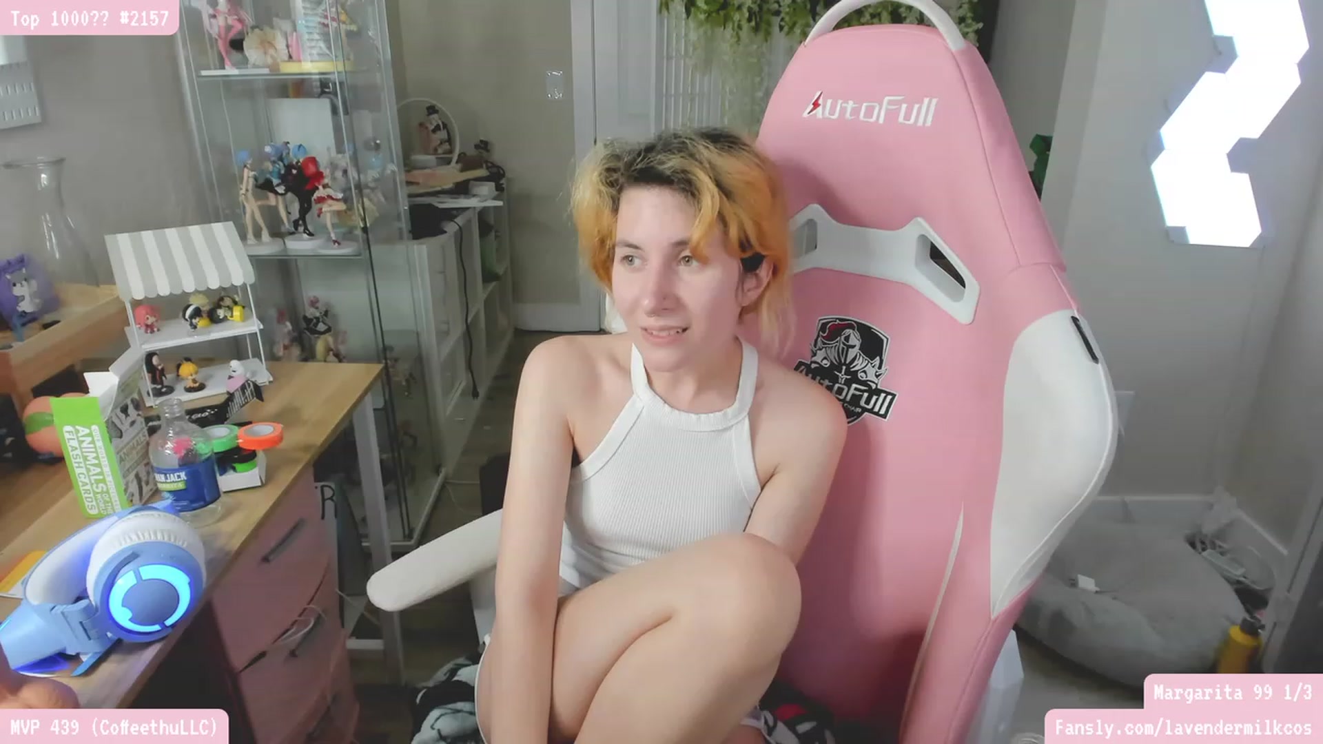 Gallery image thumbnail from KomoBear's myfreecams stream on, 11/16/2023, 08:37 image 18 of 20