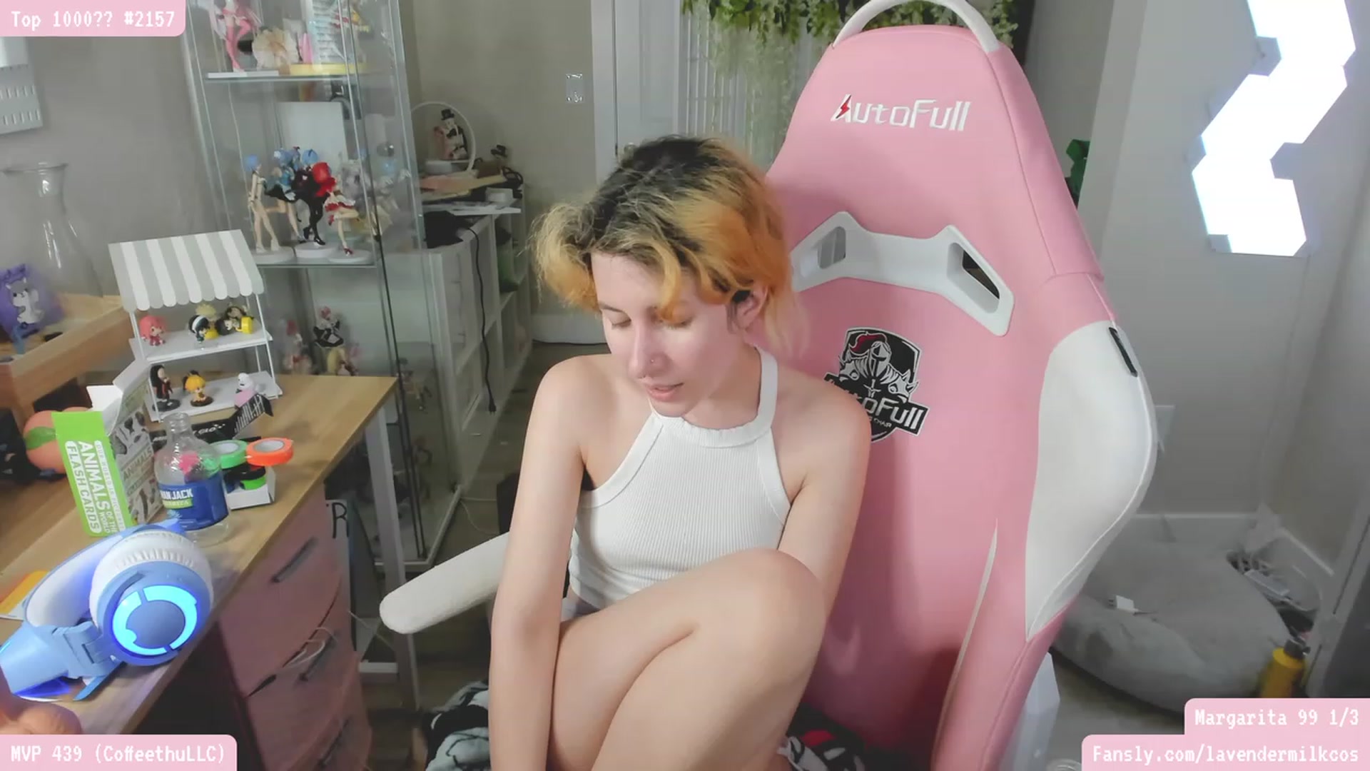 Gallery image thumbnail from KomoBear's myfreecams stream on, 11/16/2023, 08:37 image 19 of 20