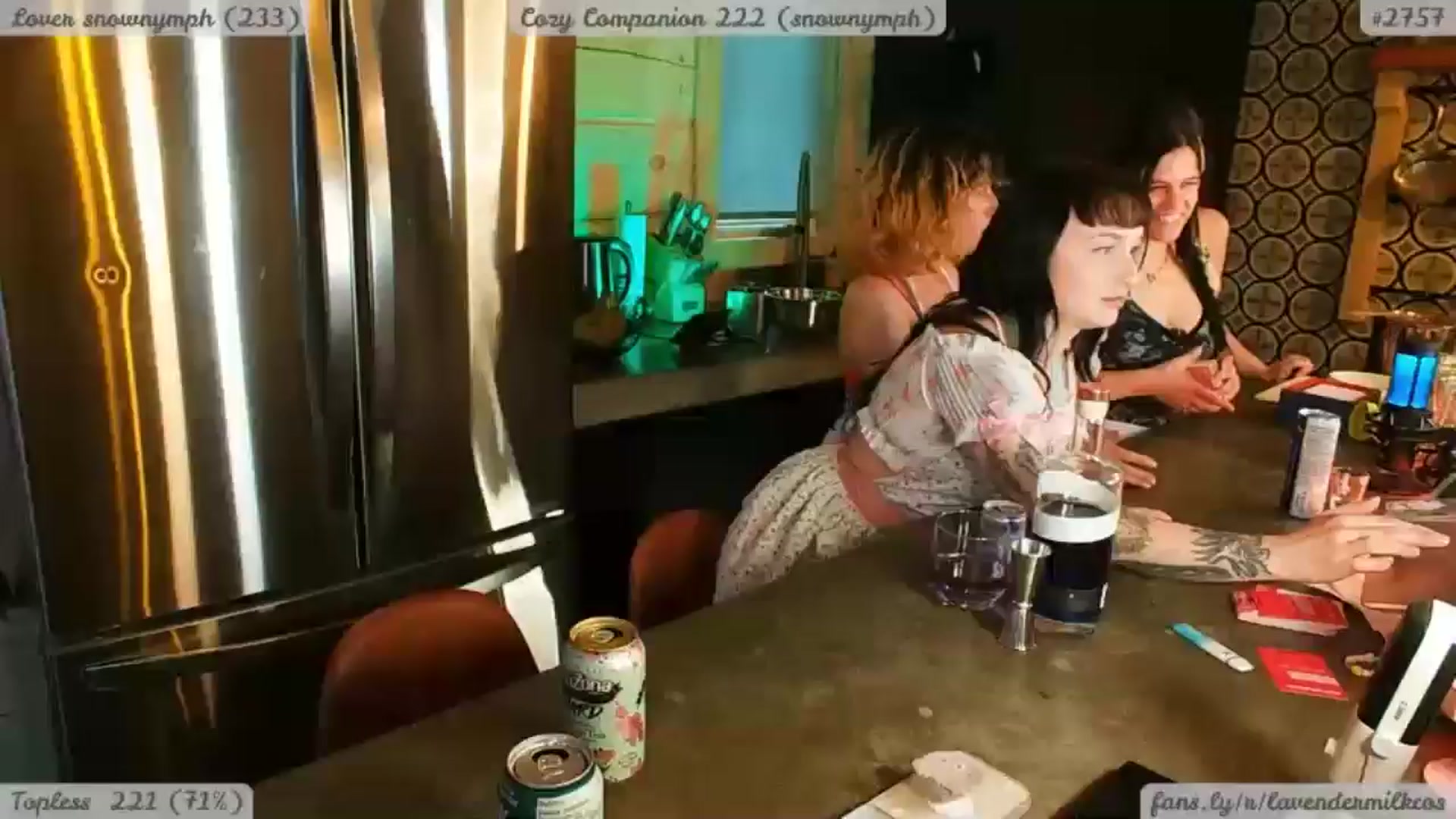 Gallery image thumbnail from KomoBear's myfreecams stream on, 05/06/2025, 03:07 image 11 of 20