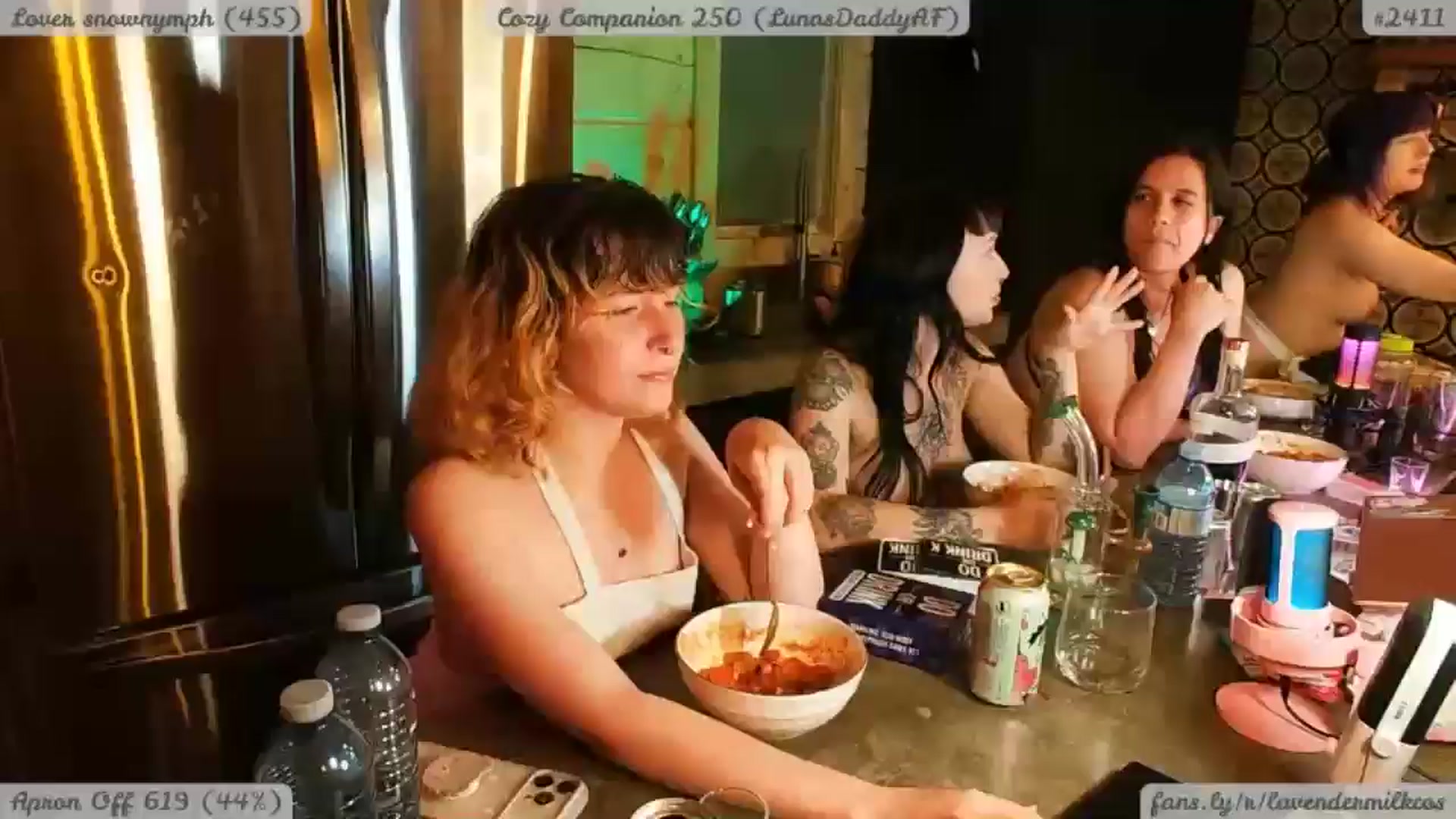 Gallery image thumbnail from KomoBear's myfreecams stream on, 05/06/2025, 05:08 image 16 of 20