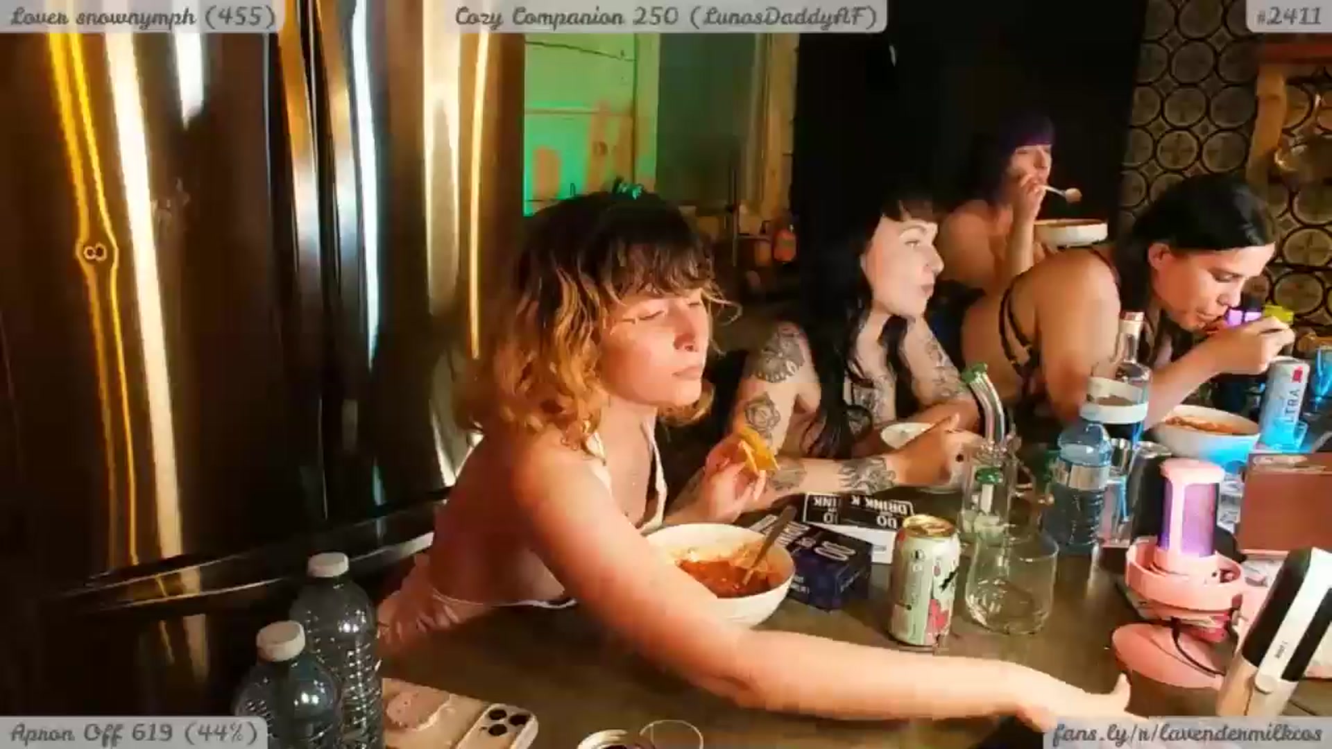 Gallery image thumbnail from KomoBear's myfreecams stream on, 05/06/2025, 05:08 image 14 of 20