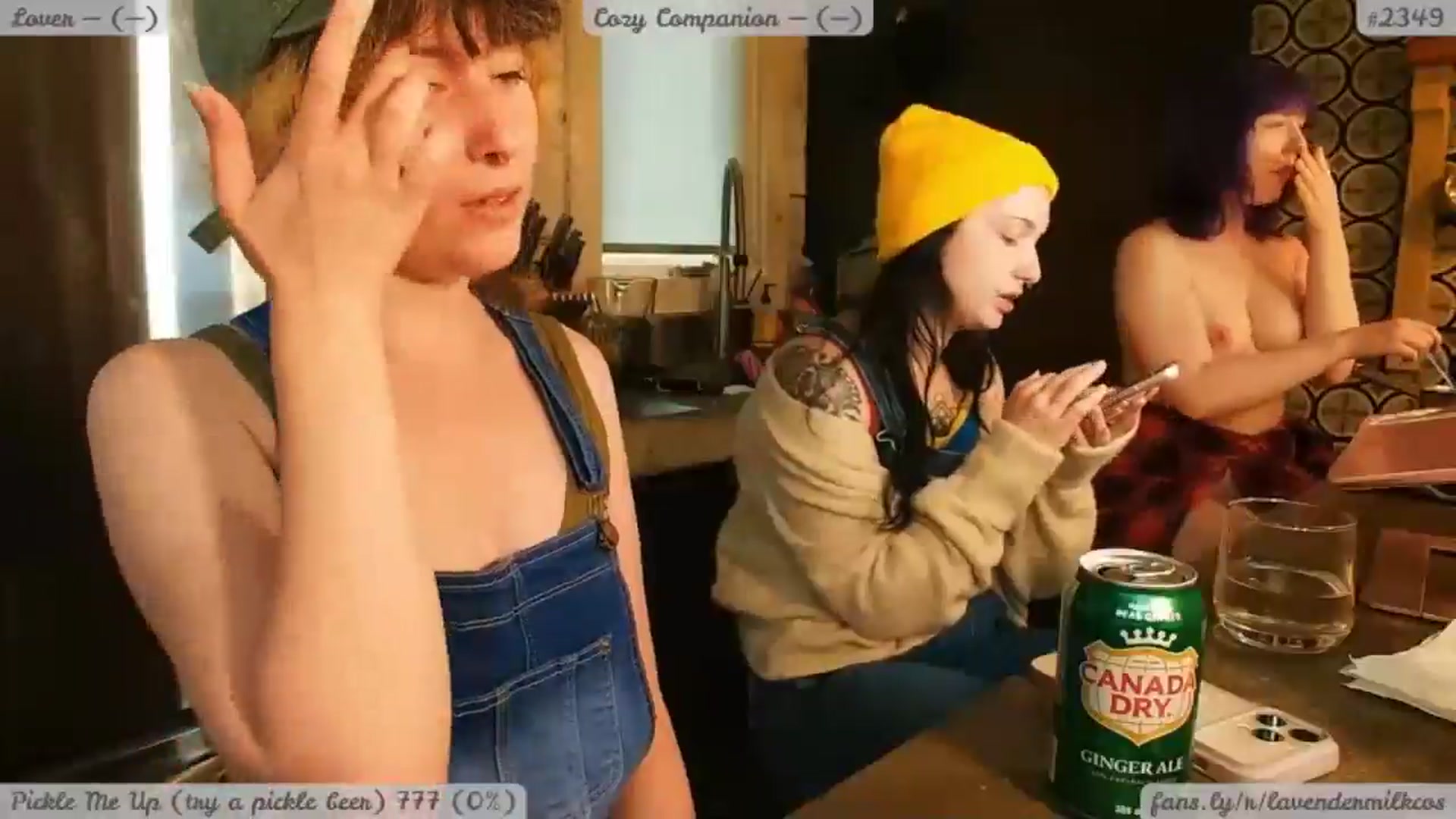 Gallery image thumbnail from KomoBear's myfreecams stream on, 05/07/2025, 02:01 image 10 of 20