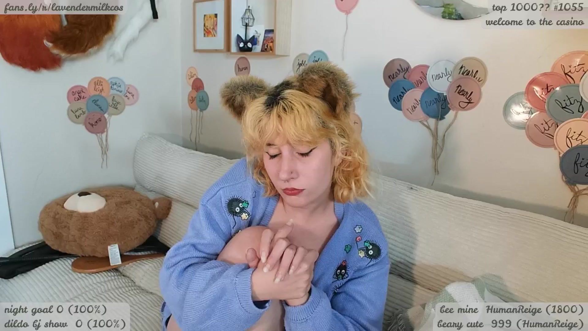 Gallery image thumbnail from KomoBear's myfreecams stream on, 11/16/2025, 08:47 image 12 of 20