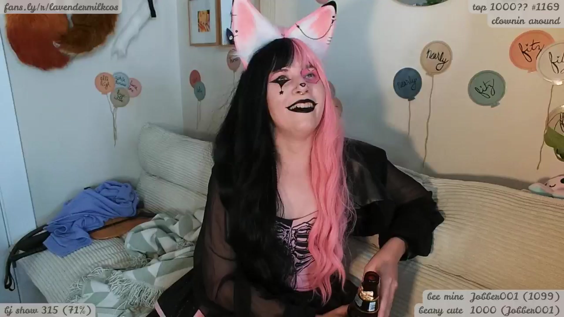 Gallery image thumbnail from KomoBear's myfreecams stream on, 11/30/2025, 07:35 image 15 of 20
